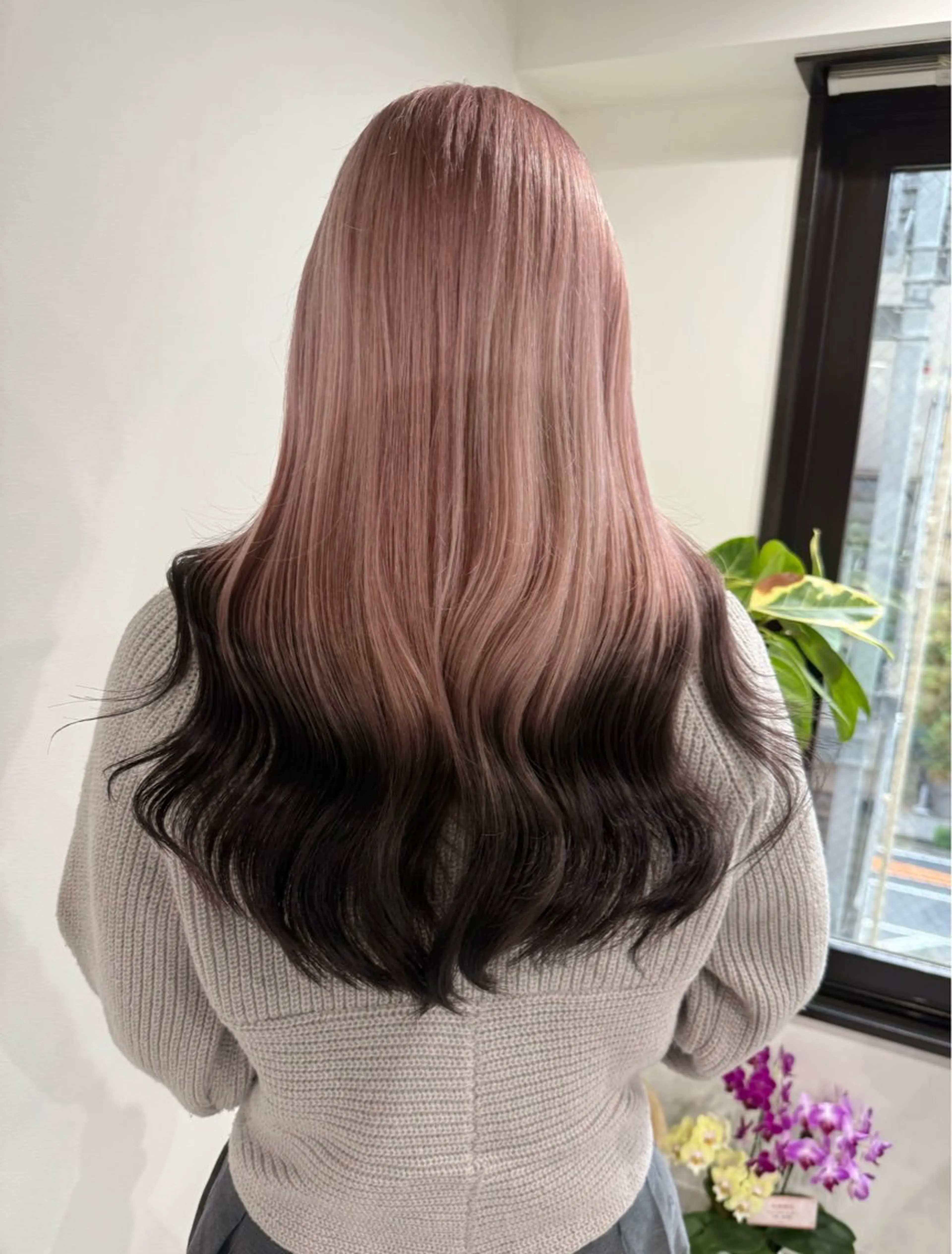 ロング カラー ベージュカラー デザインカラー ピンクカラー ピンクベージュ ヘアカラー COCO/ブリーチ エクステ/ハイトーンのヘアスタイル