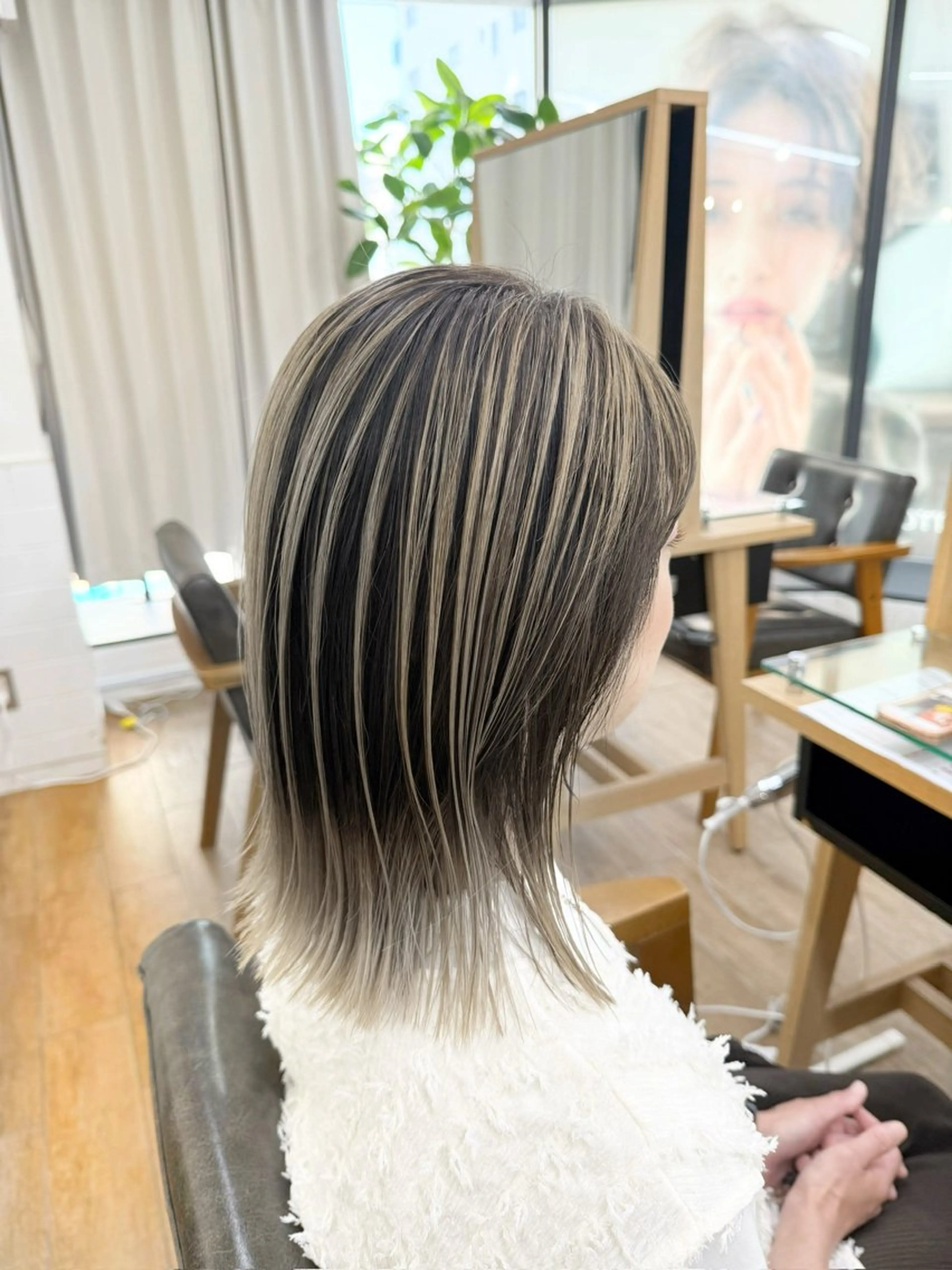 ミディアム カラー バレイヤージュ デザインカラー ハイライトカラー ハイライト レイヤーカット カット ヘアカラー パーマ/ハイライト 💙鶴岡　愛💙のヘアスタイル