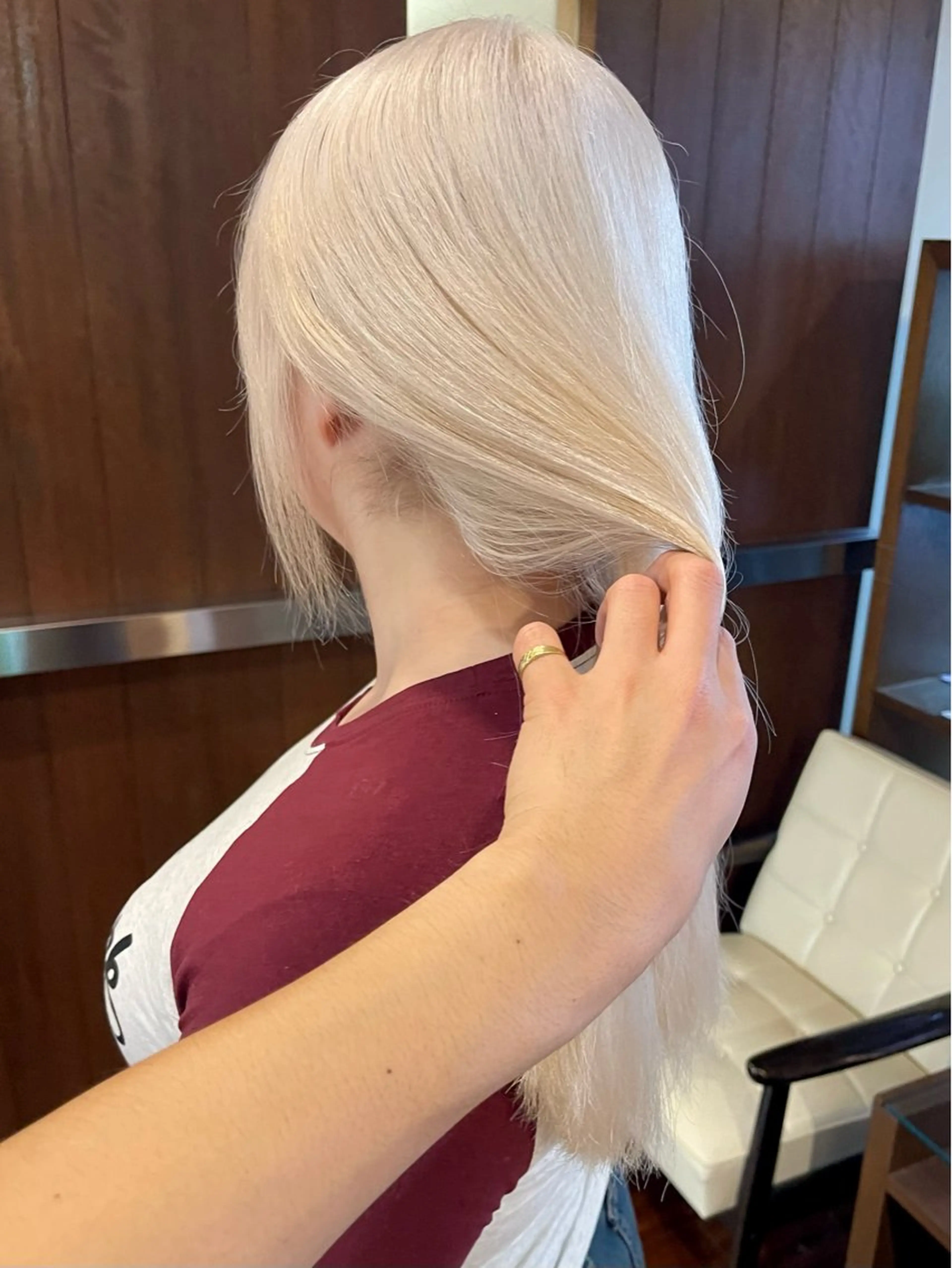 セミロング カラー ブロンド ホワイトブロンド カット ヘアカラー トリートメント 髪質改善ｶﾗｰ ｹｱﾌﾞﾘｰﾁ/ﾀﾑのヘアスタイル