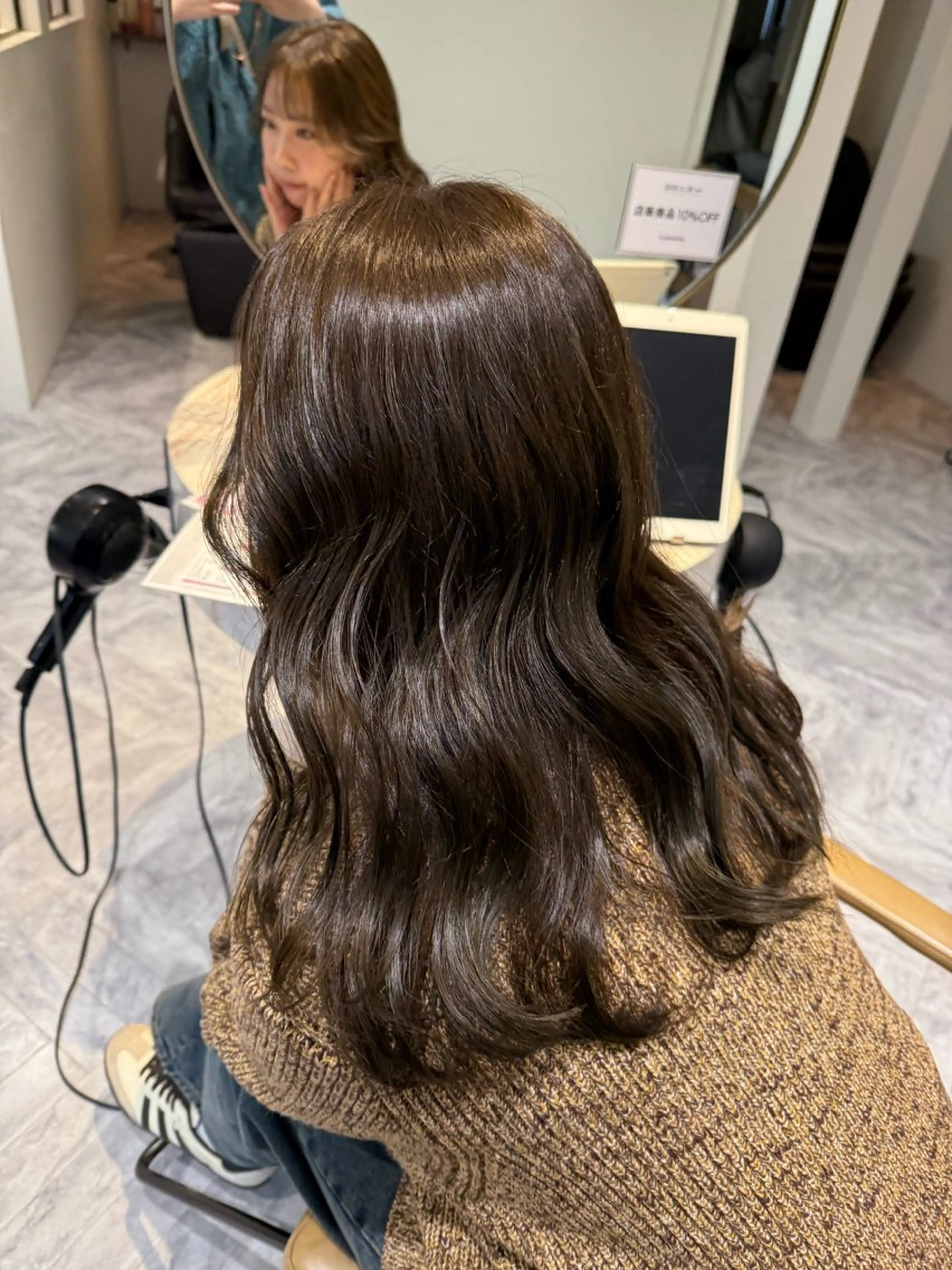 セミロング カラー ミルクティー× グレージュMOMOのヘアスタイル