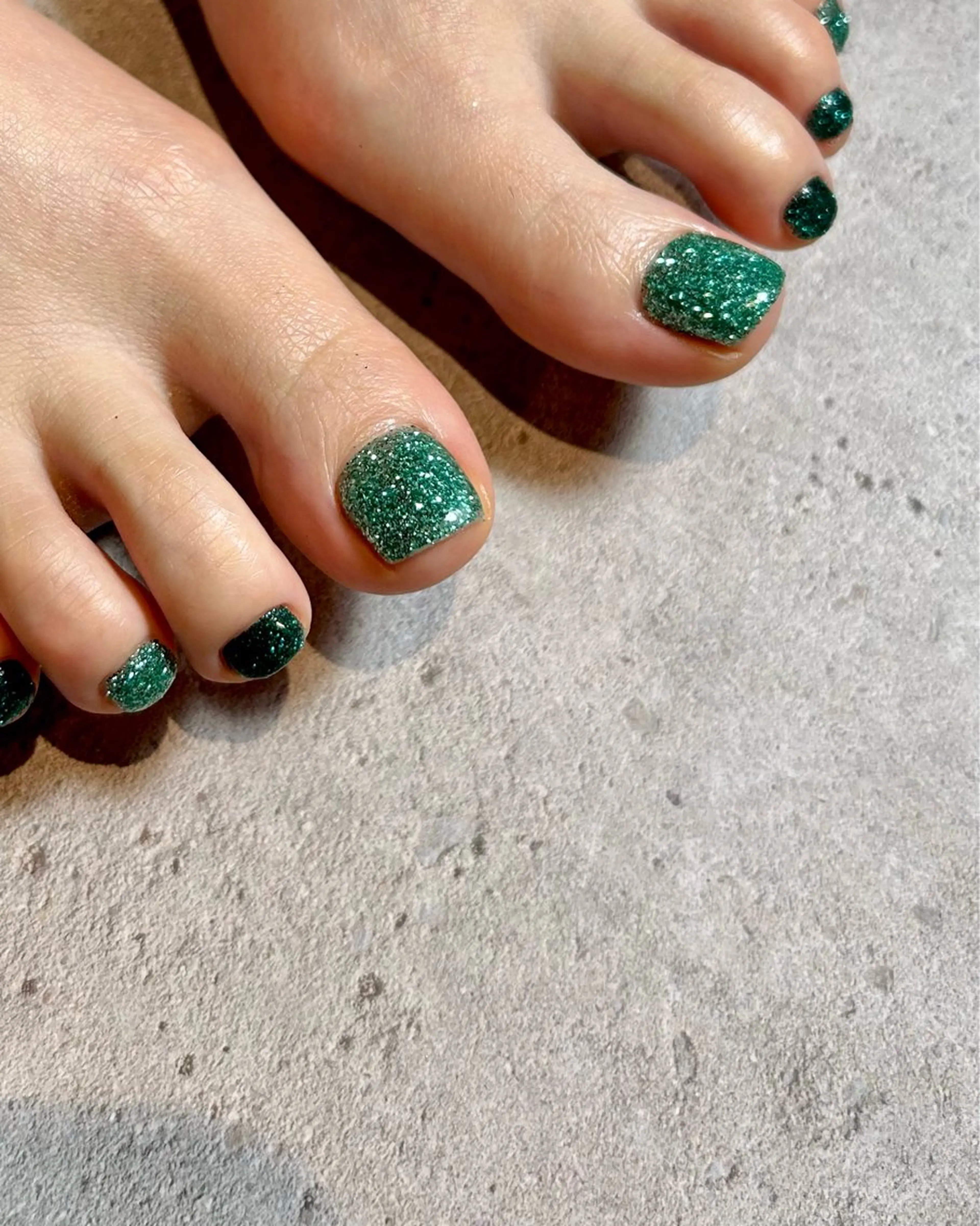ネイル グリーン ラメ(グリッター) フットネイル Reflection marikoのネイルデザイン
