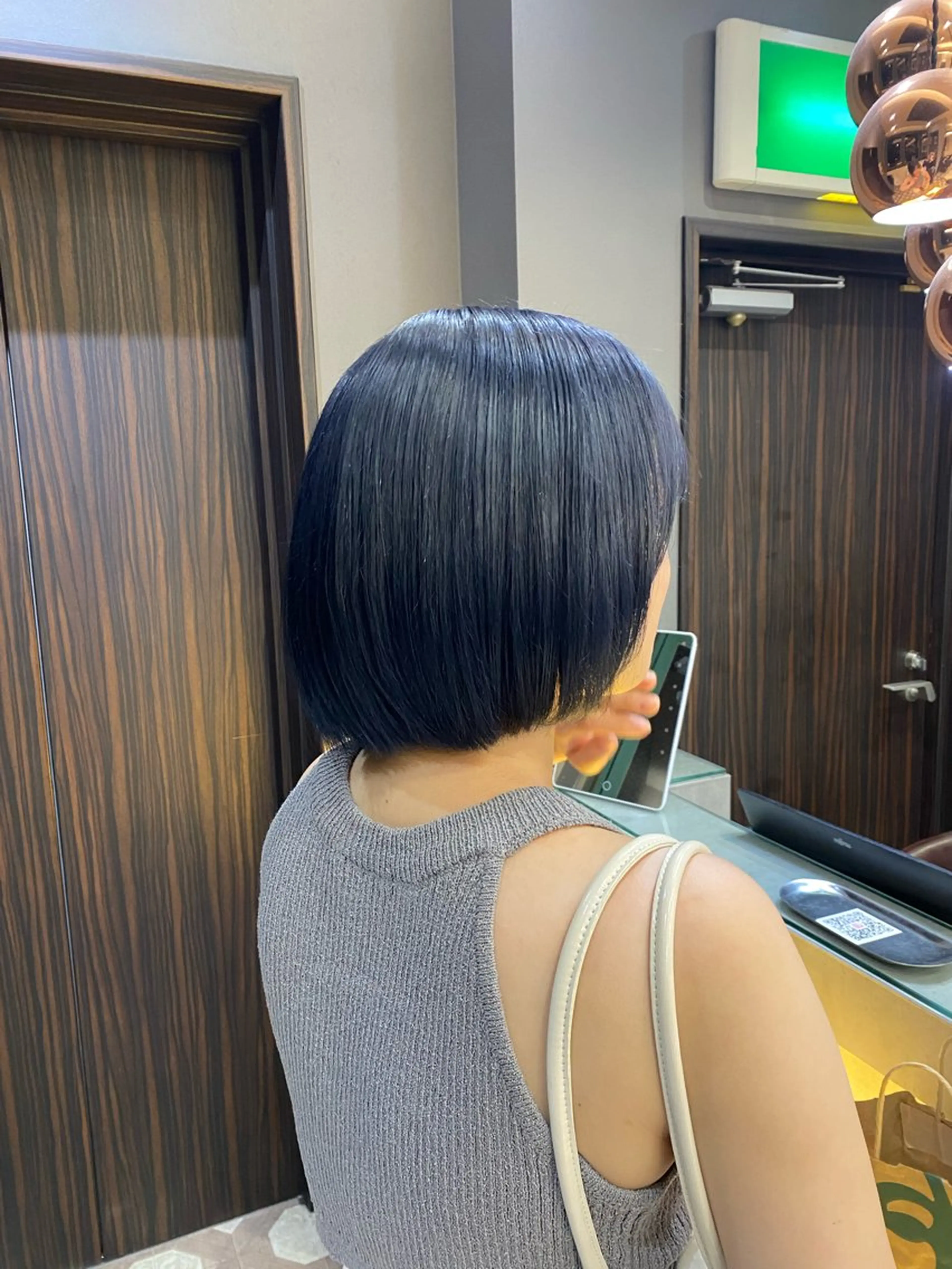 ミディアム カラー noa 寒色系カラーブリーチのヘアスタイル