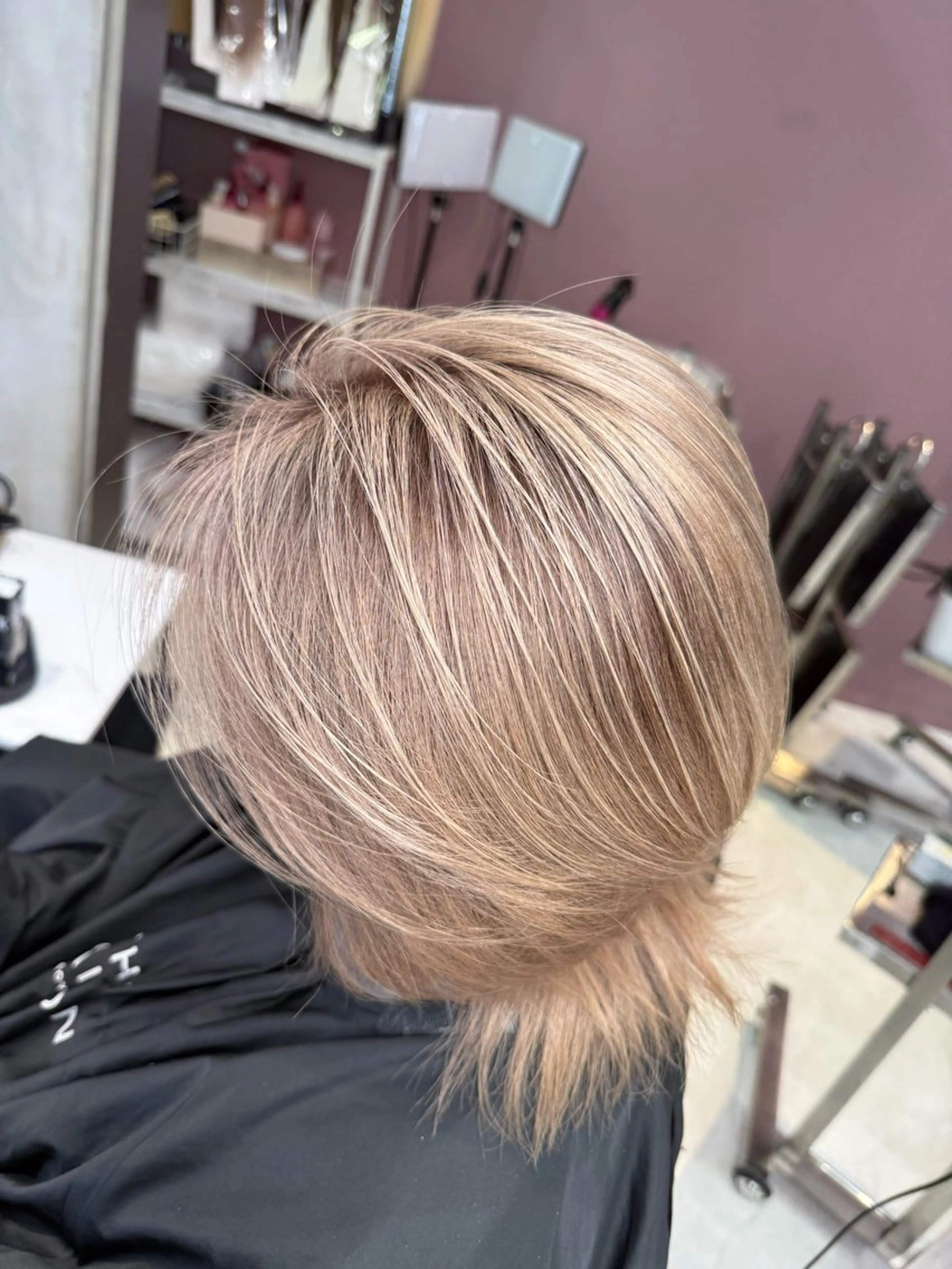 ショート にこ🐻‍❄️🫧 透明感カラー🤍のヘアスタイル