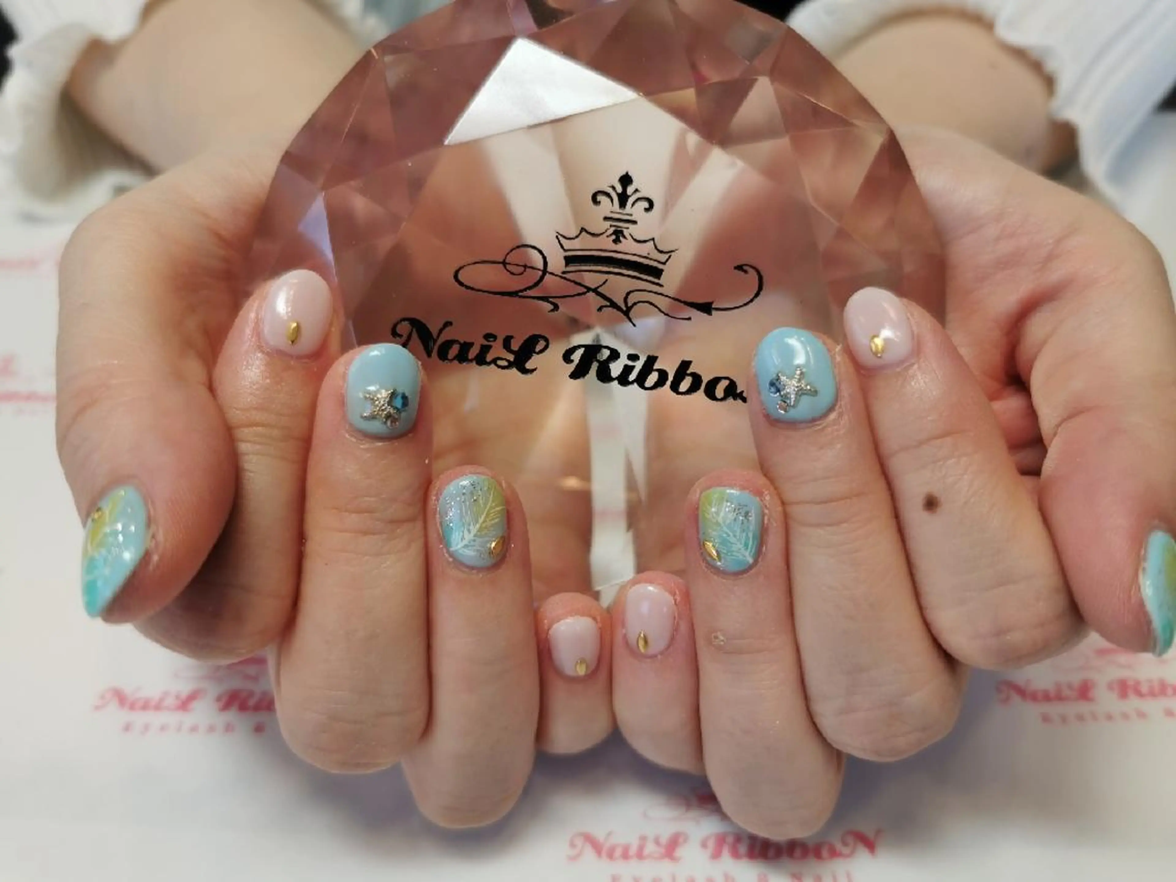 ネイル ネイルリボン 受付スタッフのネイルデザイン