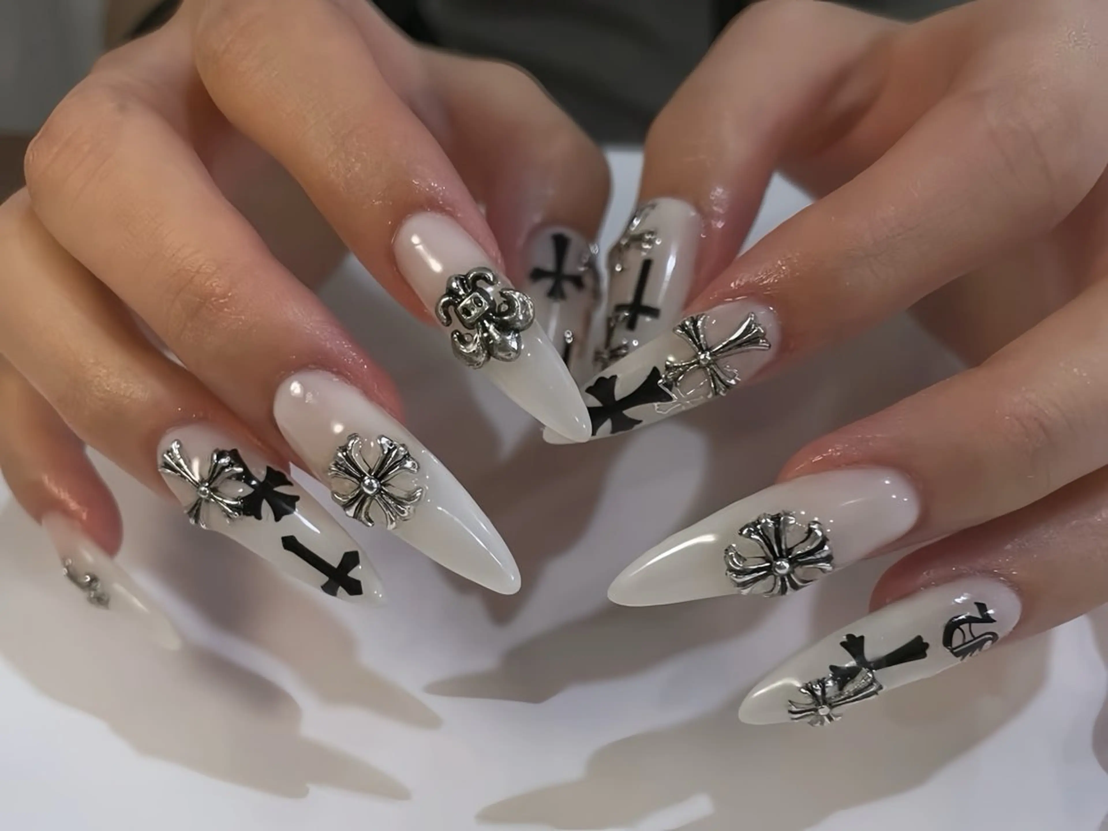 ネイル アートネイル チークネイル ジェルネイル ロングネイル マグネットネイル ハンドネイル Rin Nail 新大久保店のネイルデザイン