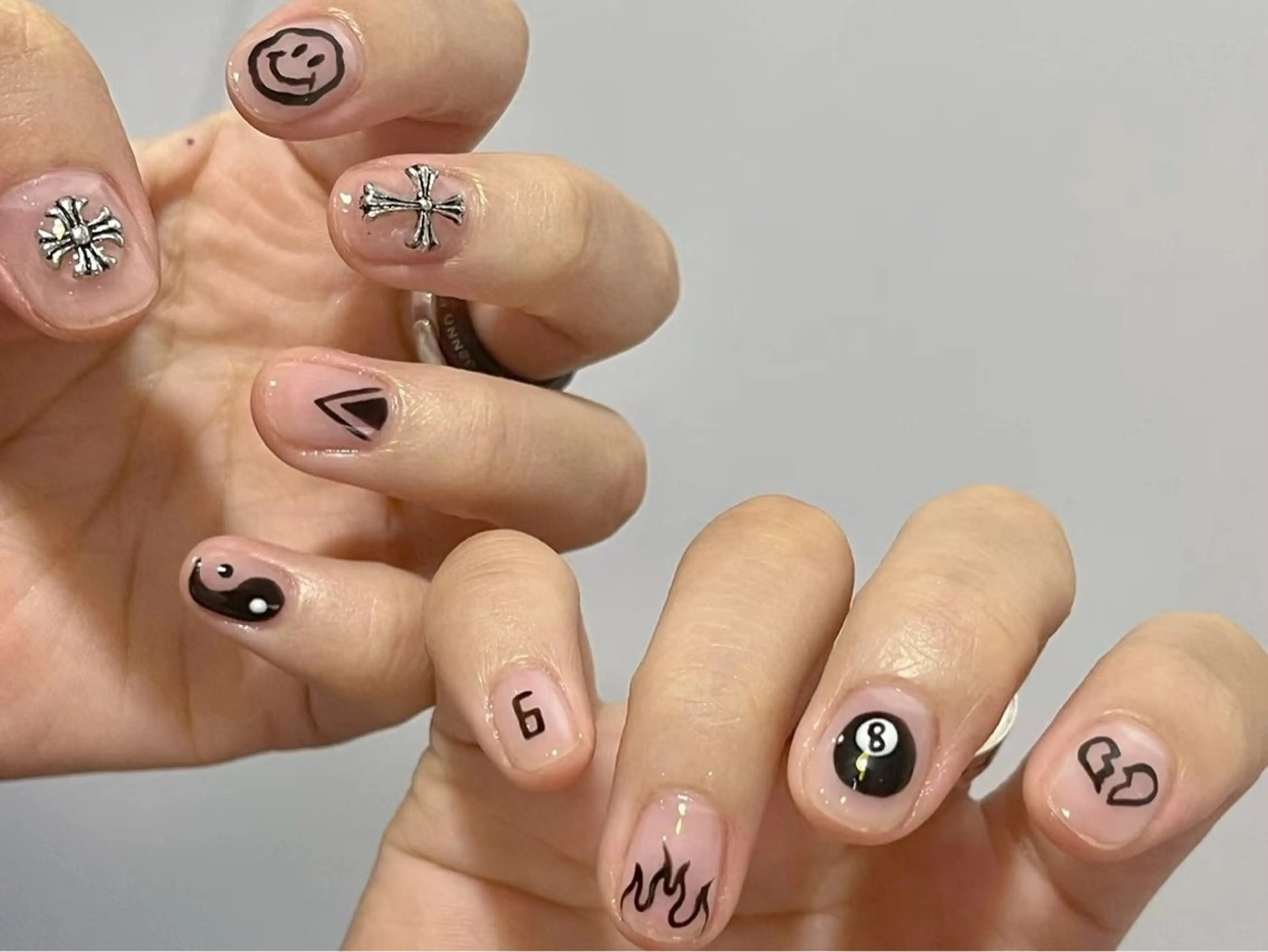 ネイル 長さ出し フットネイル フレンチネイル ジェルネイル ガーリー ハンドネイル NYネイルサロン　千葉中央店所属・NYネイルサロン 千葉中央店のネイルデザイン