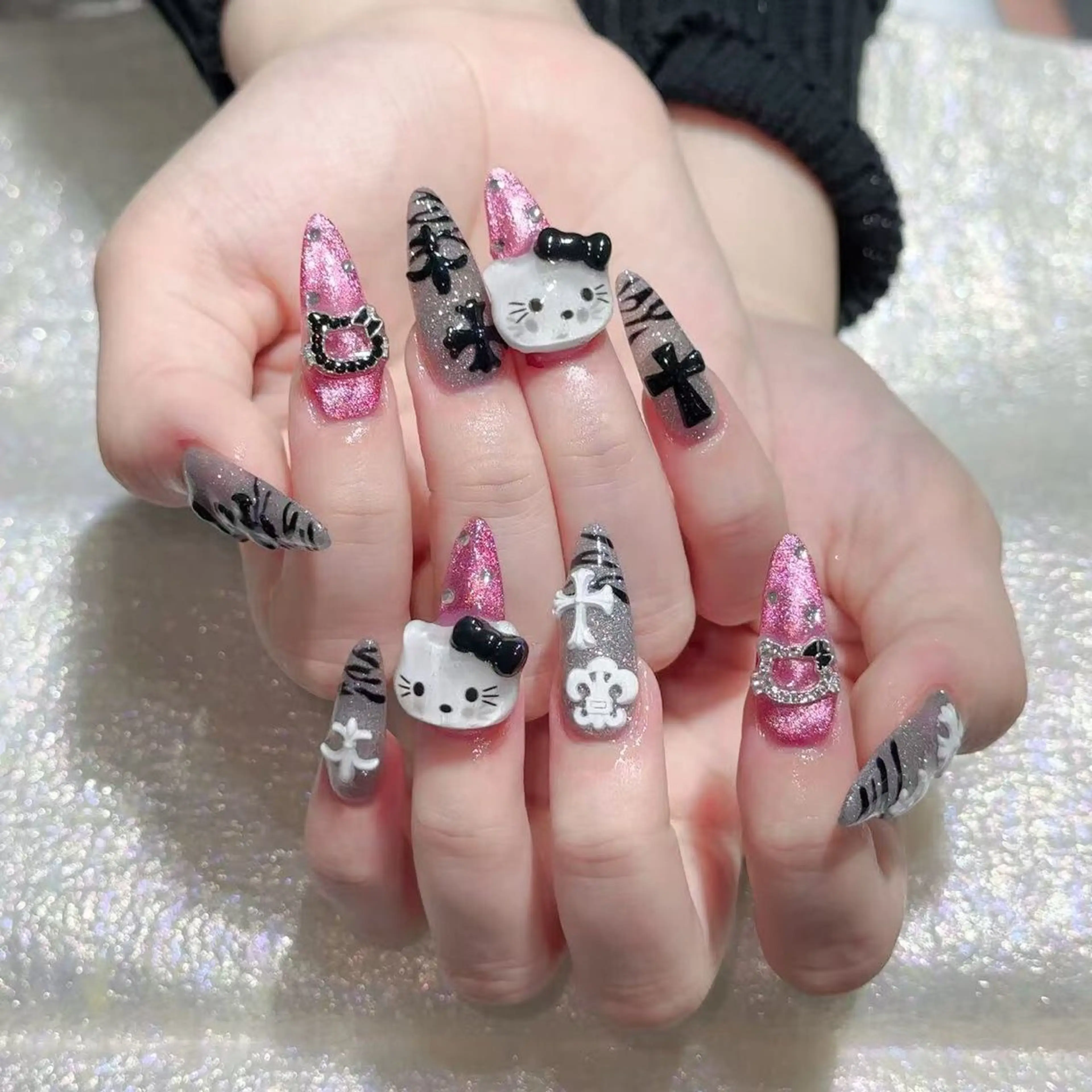 ネイル ハンドネイル Queens テイのネイルデザイン