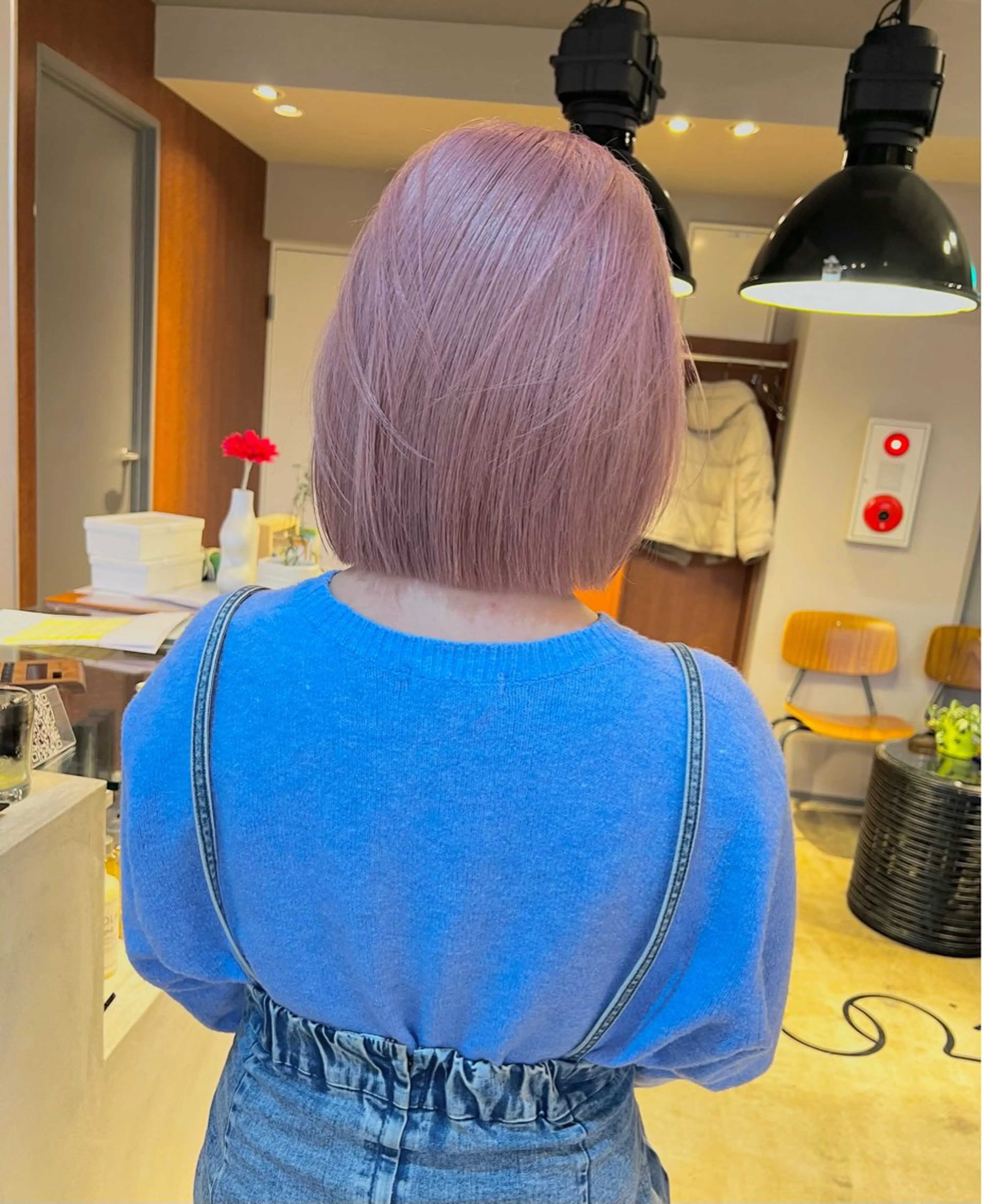 ミディアム カット ヘアカラー ミルクティーベージュ outaのヘアスタイル