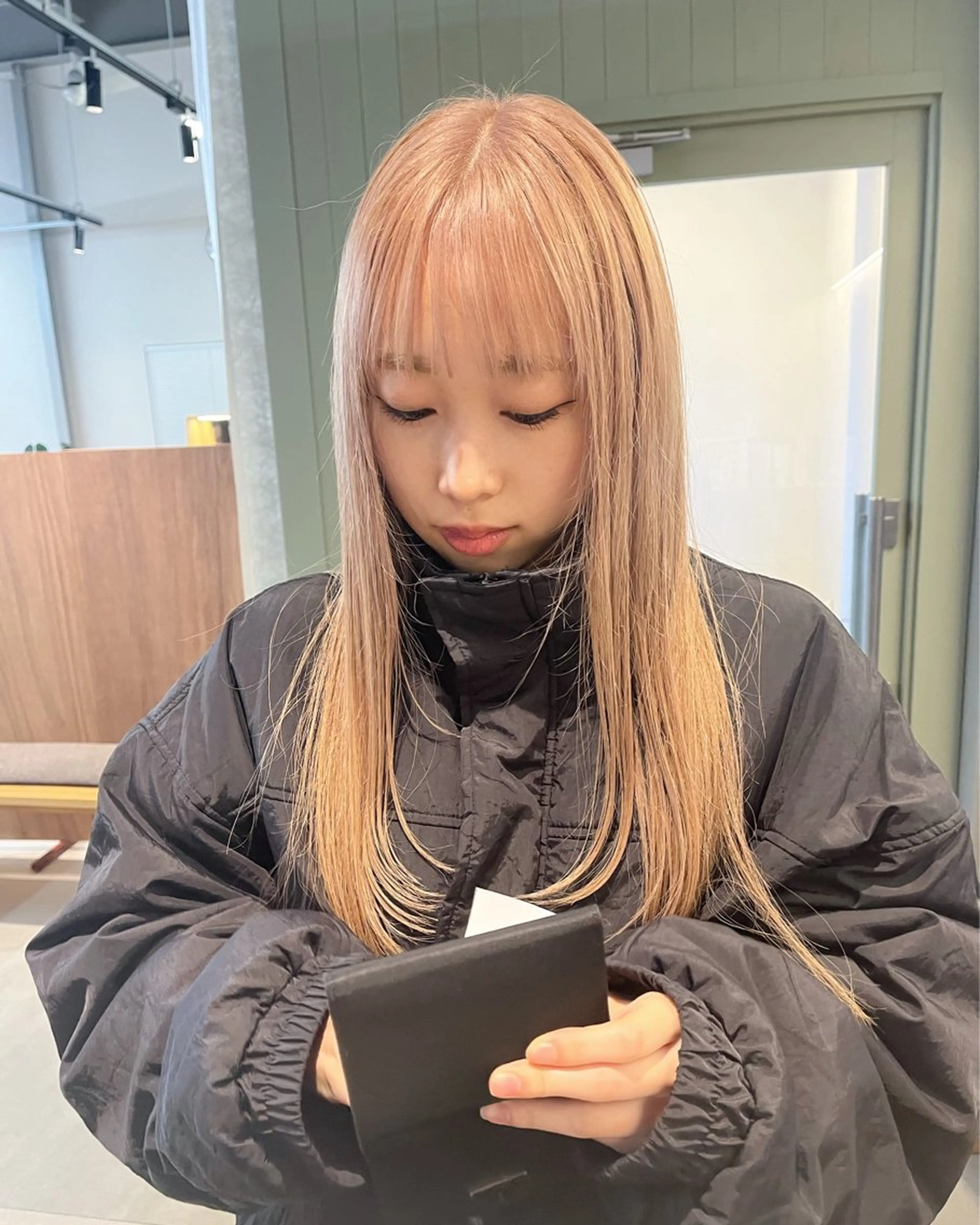 ロング カラー ブリーチ 林 優花のヘアスタイル