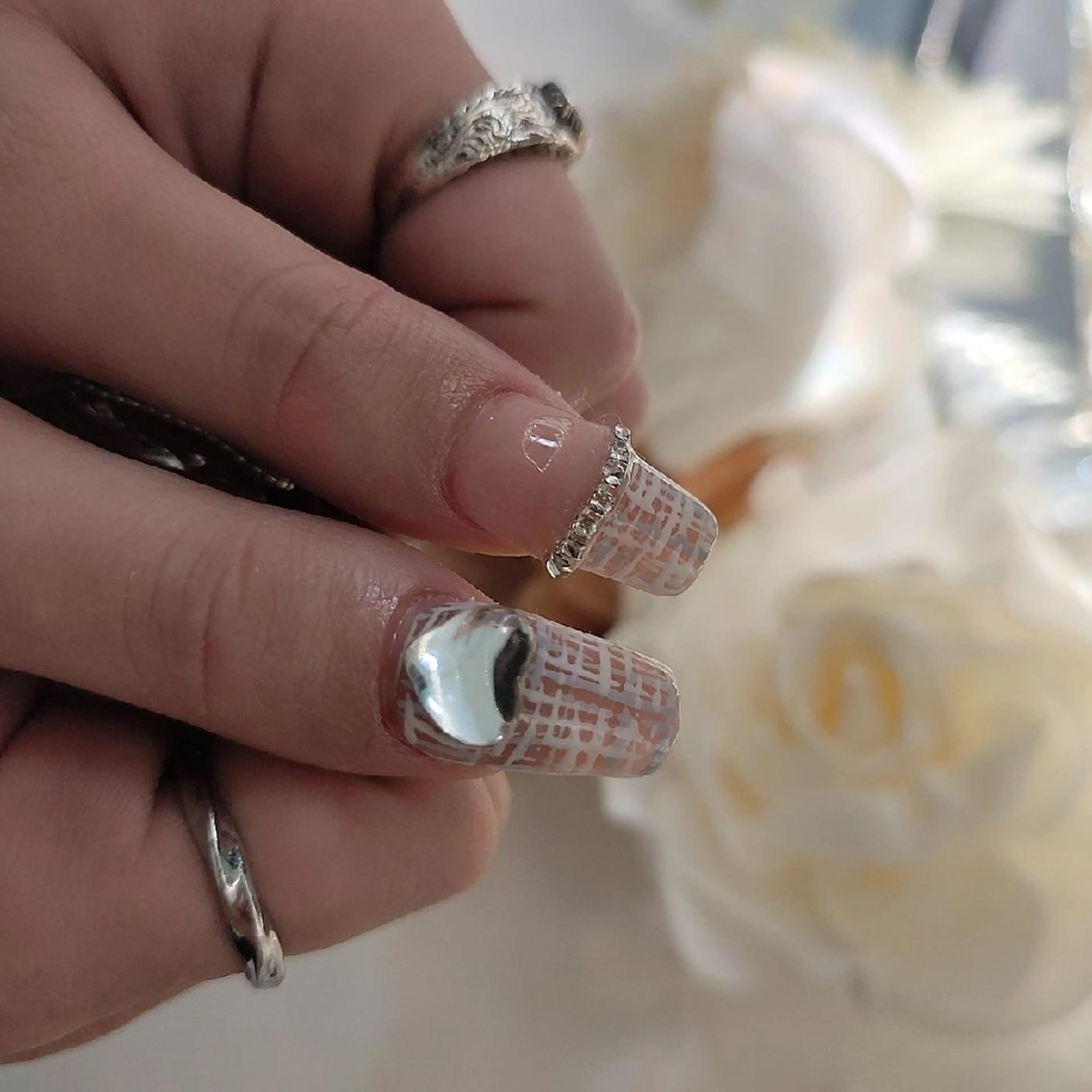 ネイル ハンドネイル RUNWAY 　　の眉毛・アイブロウイメージ