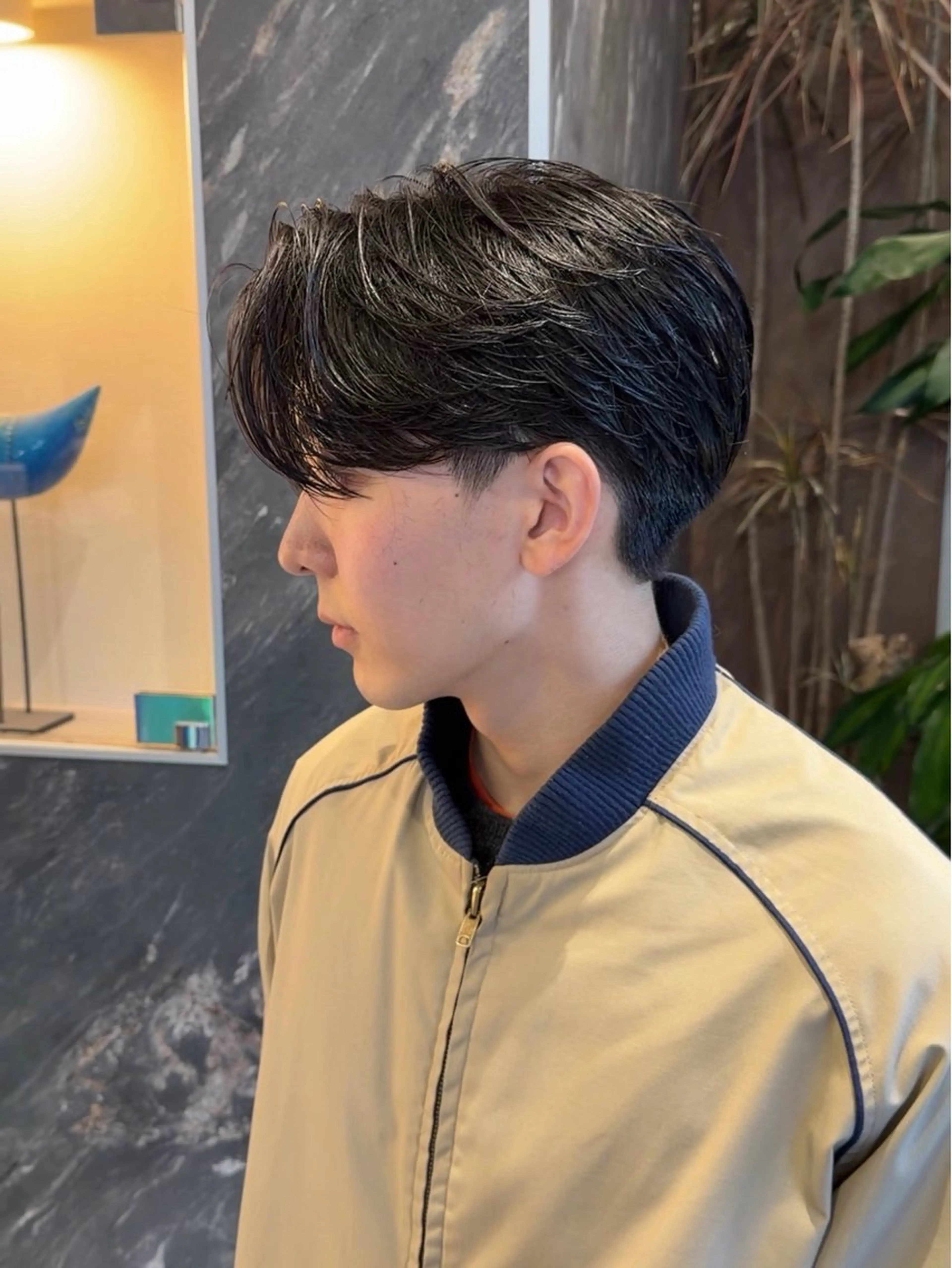 ミディアム パーマ メンズ ミディアムパーマ メンズパーマ ニュアンスパーマ カット パーマ SALOWIN 原宿 iori所属・🌟原宿指名No.1 センターパート⭐️のヘアスタイル