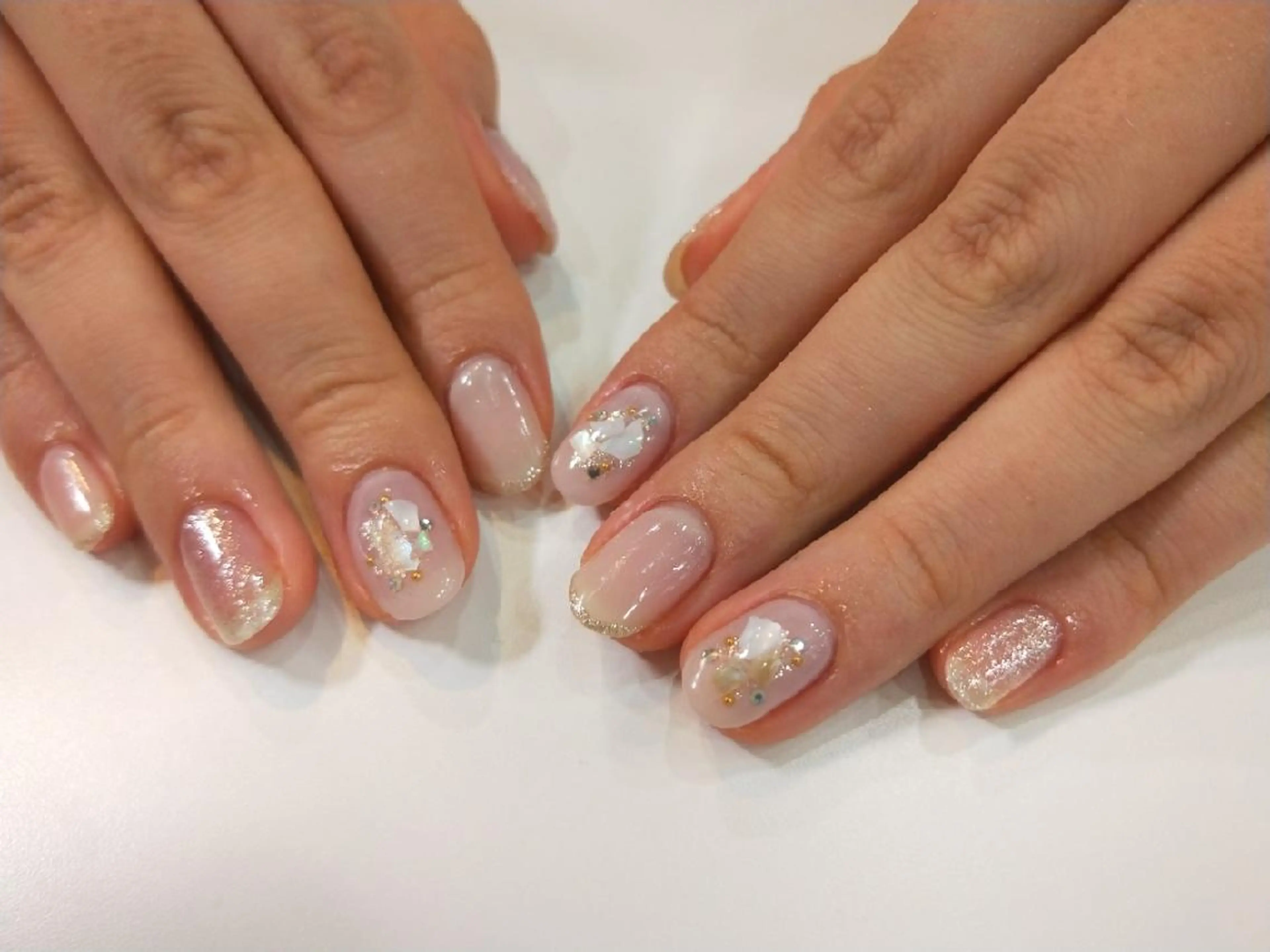 ネイル フレンチネイル R'well所属・はばすみれ🎀ﾈｲﾙ 光ﾌｪｲｼｬﾙ ﾍｱのネイルデザイン