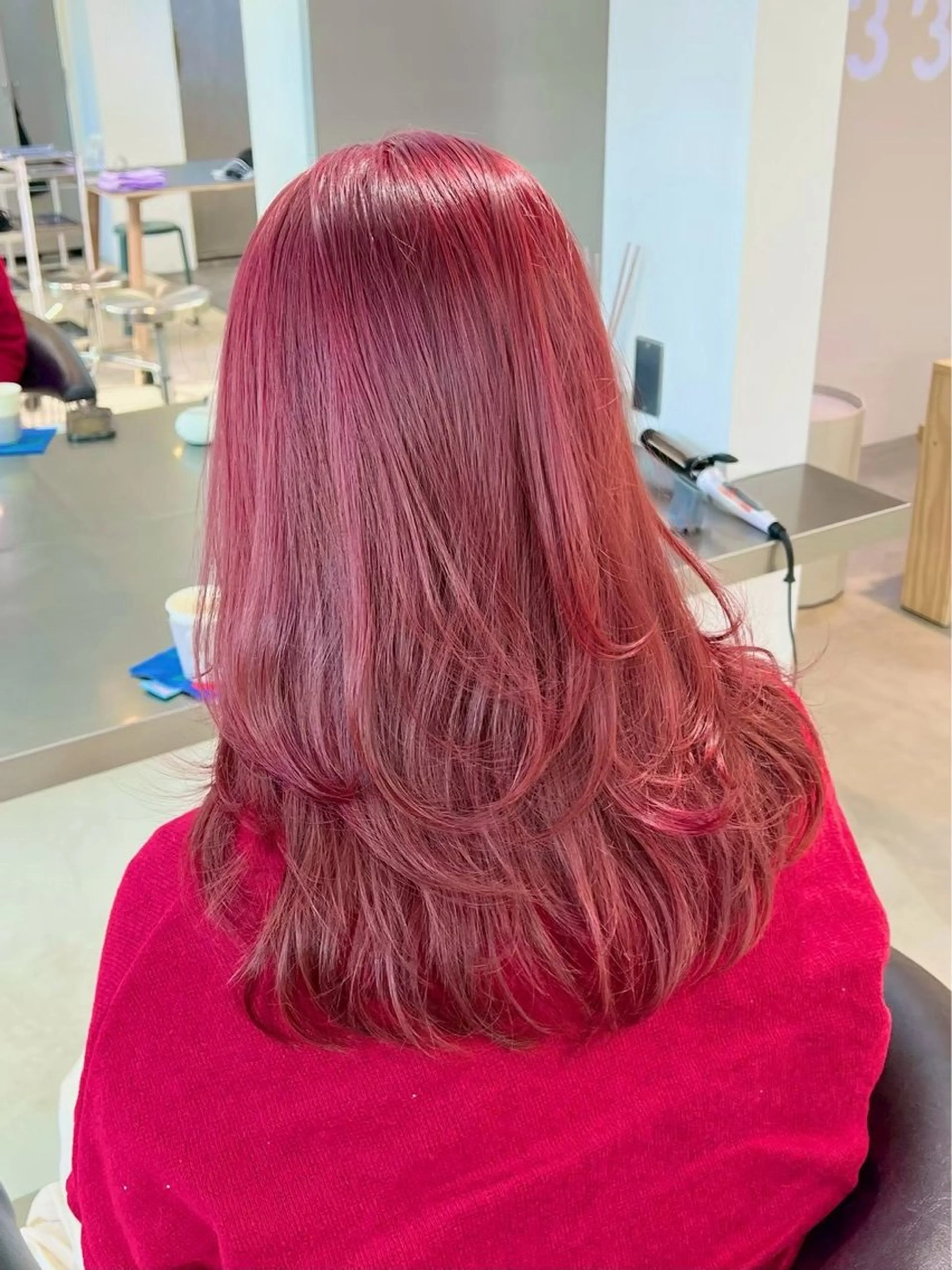 セミロング HIKARI ブリーチ/ハイトーンのヘアスタイル