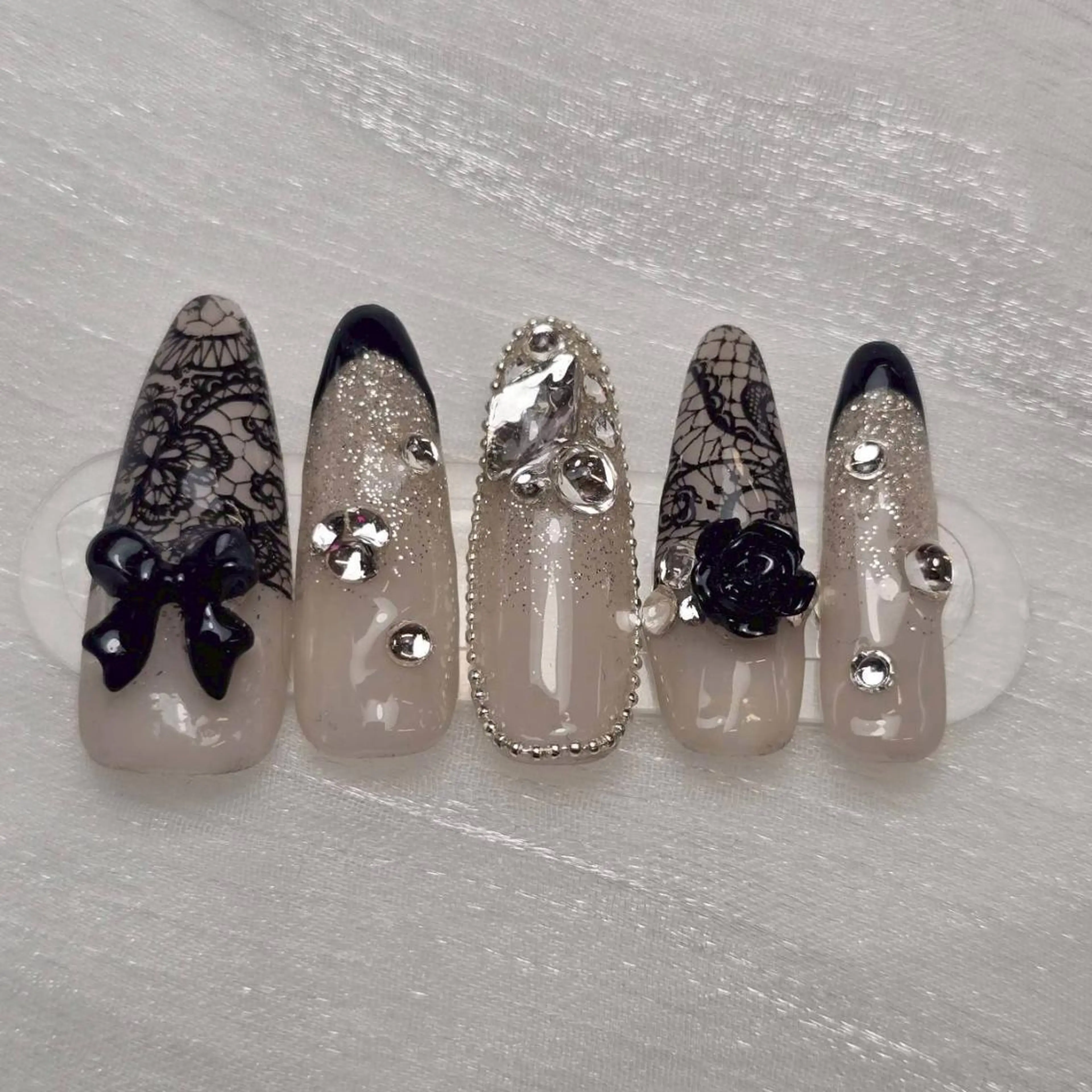 ネイル MIHANA ネイルサロンのネイルデザイン