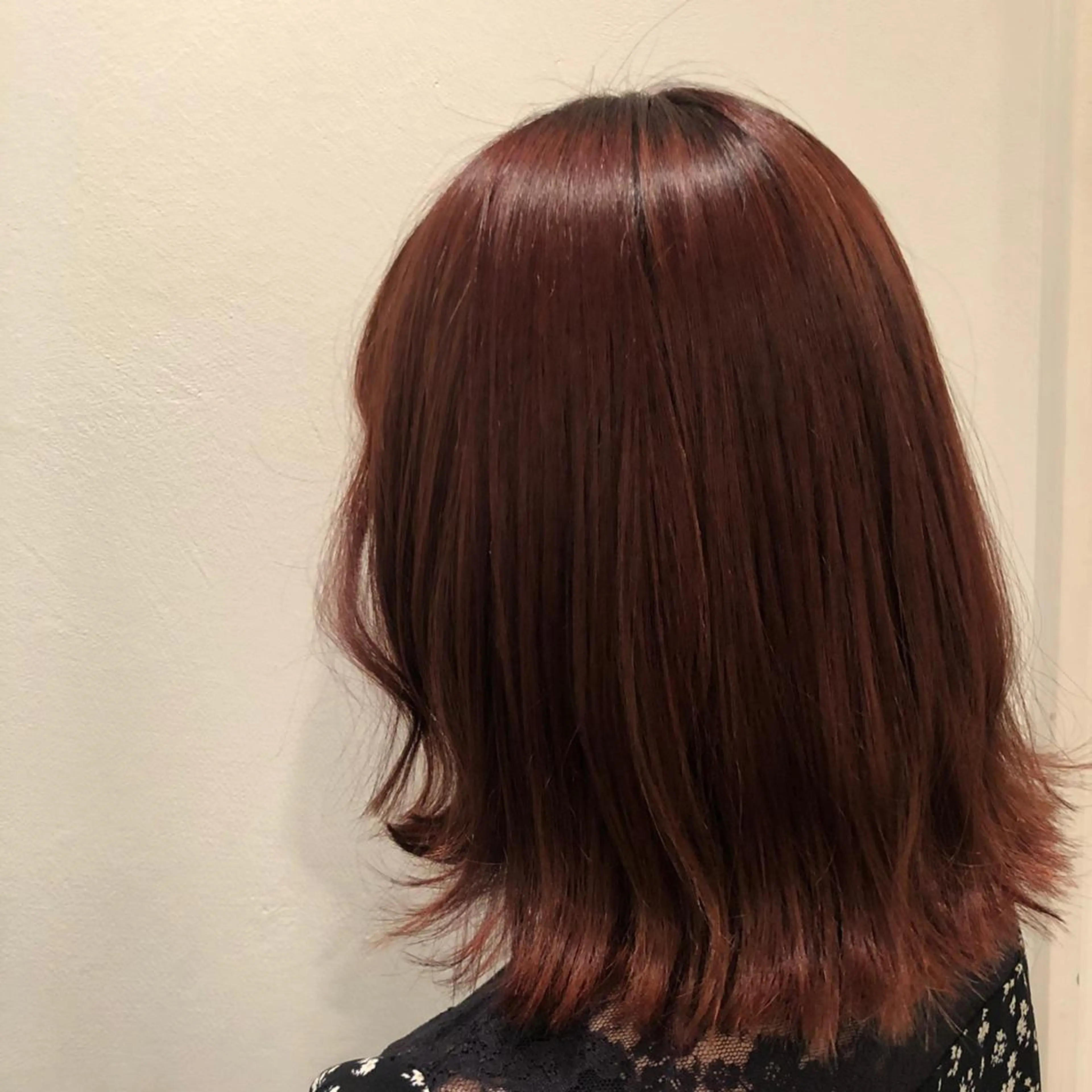 ミディアム カラー 安澤 彩奈のヘアスタイル