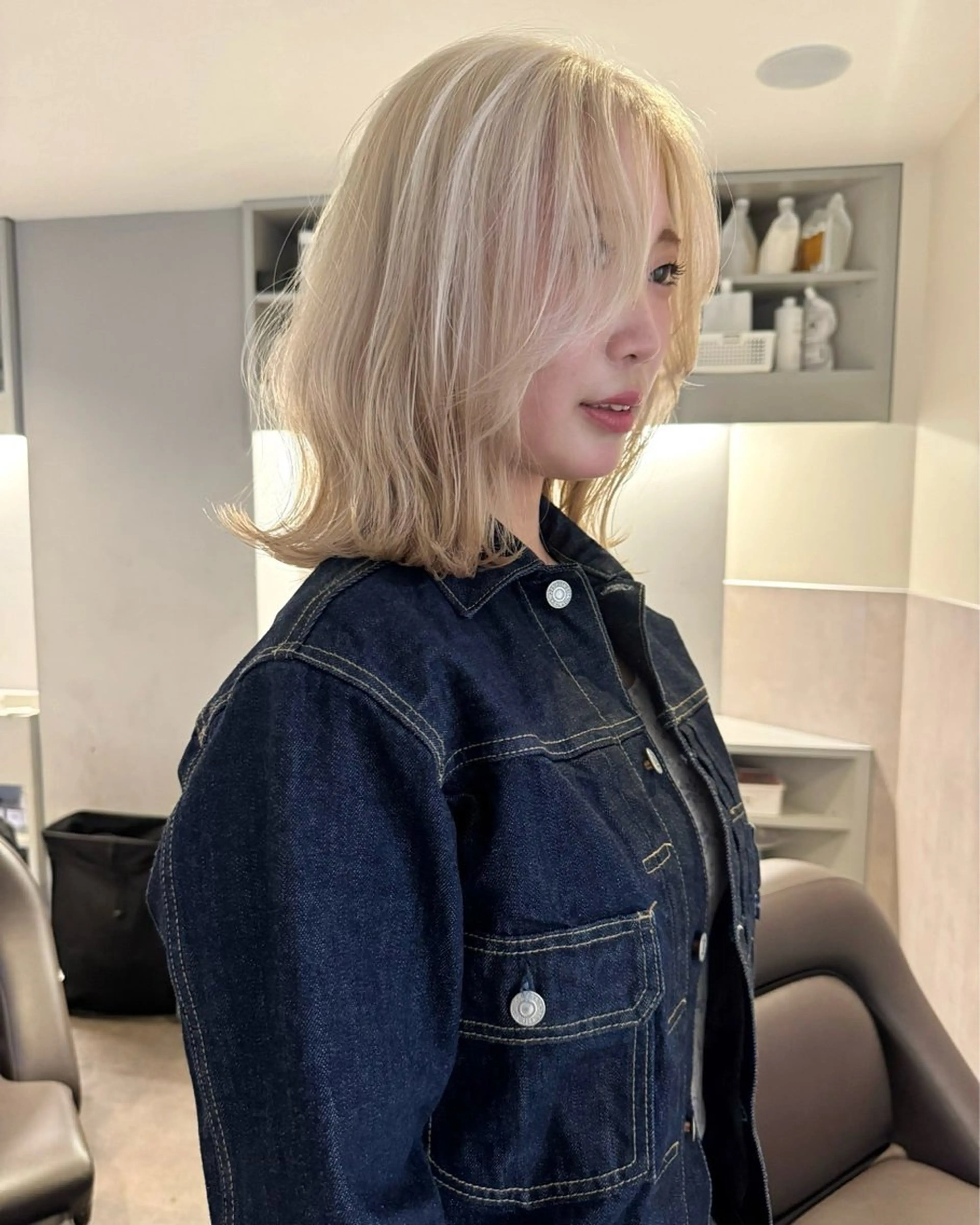 ショート カラー 黒髪 ブリーチ ブロンド ケアブリーチ ハイトーンカラー ヘアカラー トリートメント RAIMA ハイトーン/ベージュのヘアスタイル