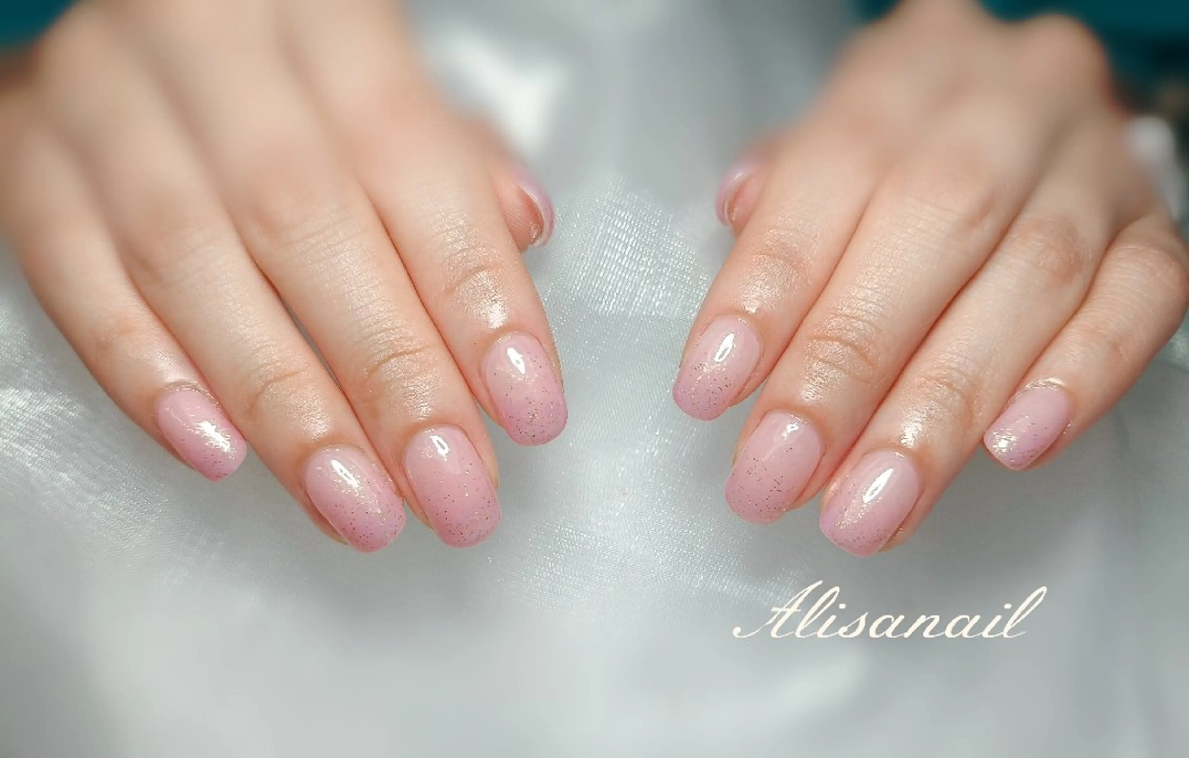 ネイル グラデーション ラメ(グリッター) ラメグラデーション ピンク 春ネイル エ ンのネイルデザイン