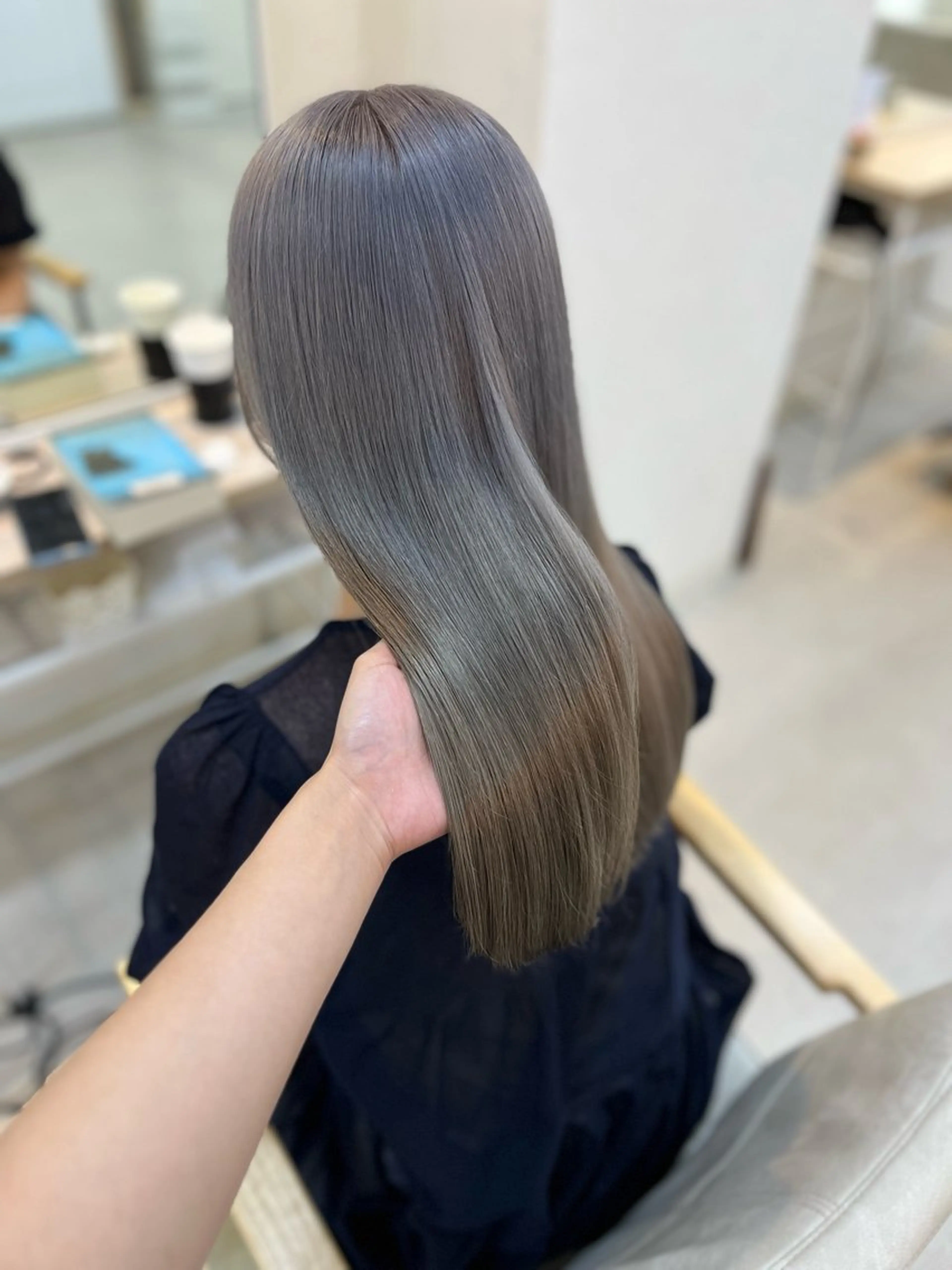 ロング カラー Lamp 柏 山口 か乃 ブリーチカラーのヘアスタイル