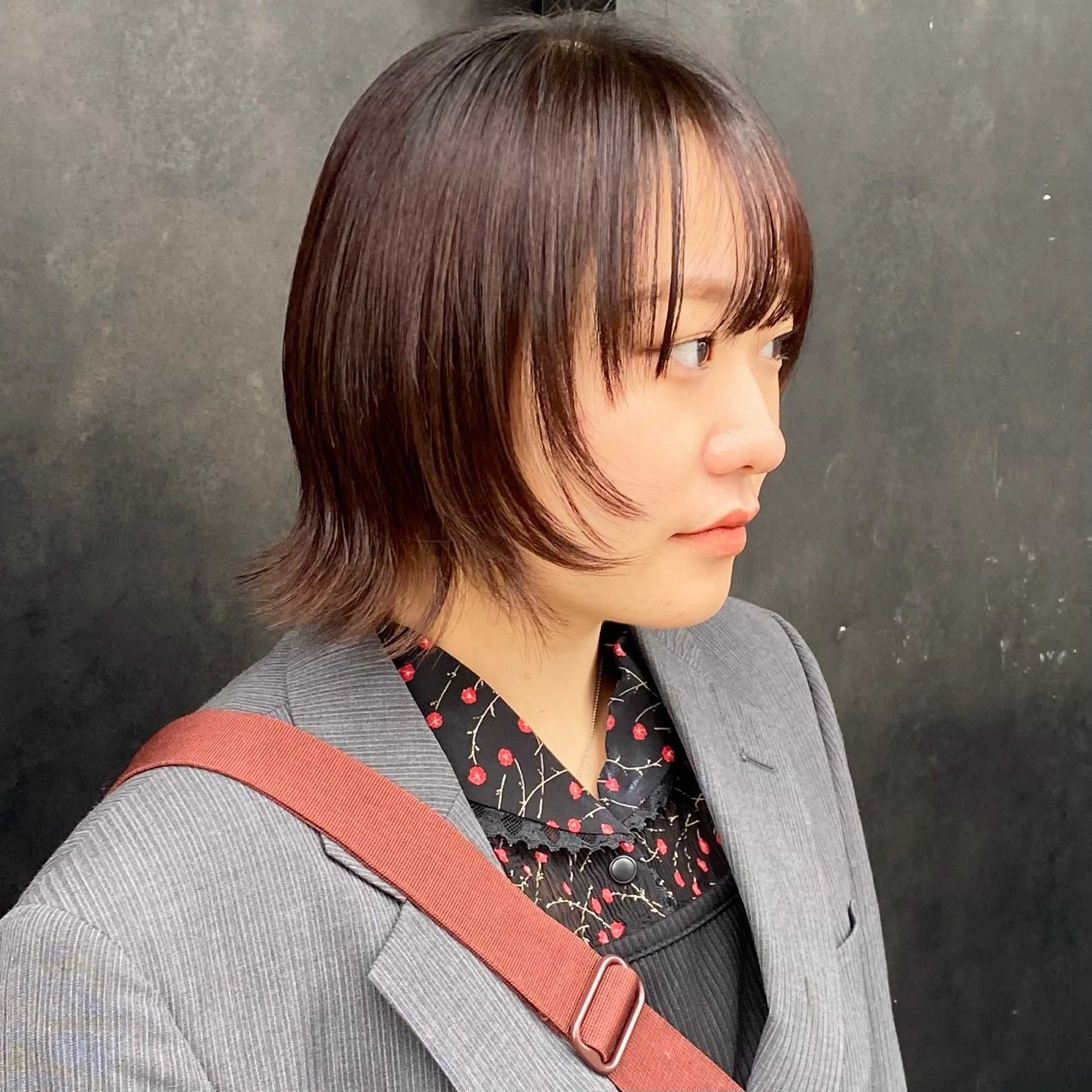 ミディアム カラー くびれヘア 顔まわりレイヤー 顔周りカット レイヤーカット 外ハネヘア カット ヘアカラー 比嘉 陽のヘアスタイル