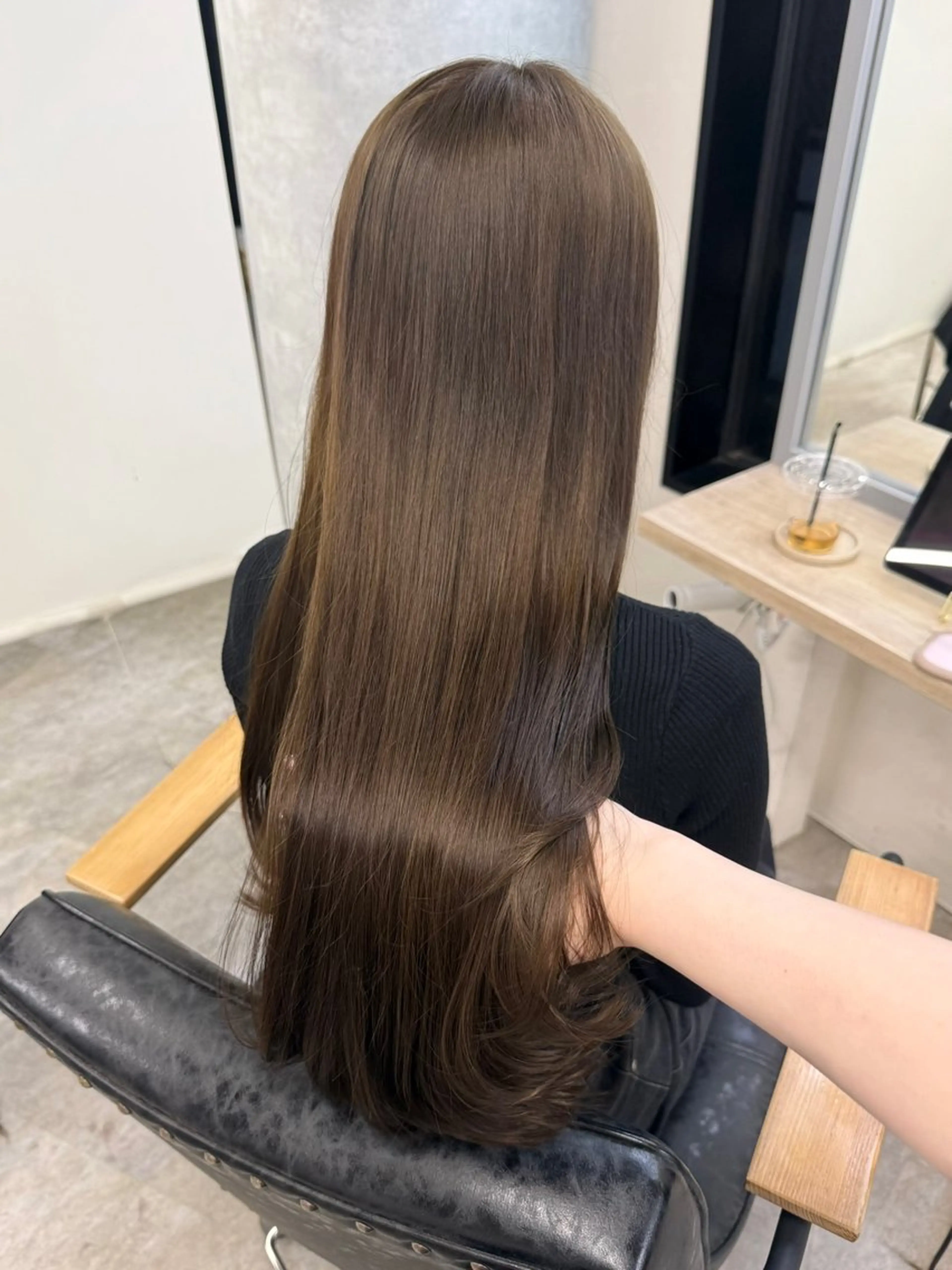 ロング カラー ヘアアレンジ ベージュカラー ブリーチ ダブルカラー ブリーチなしカラー オリーブベージュ ヘアカラー トリートメント Himawari♡ 柔らかいカラーのヘアスタイル