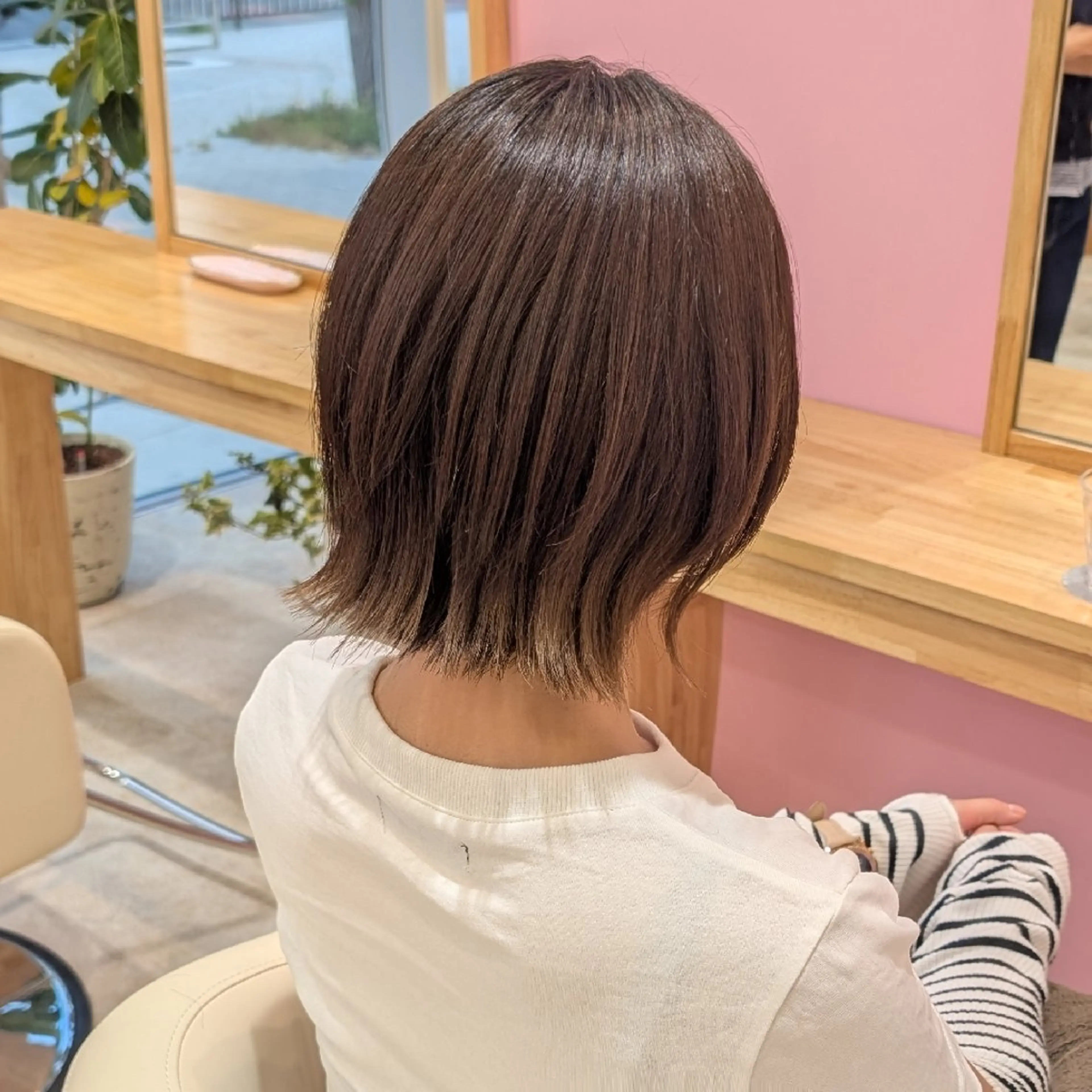 ミディアム ボブレイヤー ボブ レイヤーカット 彩桜/艶カラー/小顔 に見せるカット✂のヘアスタイル