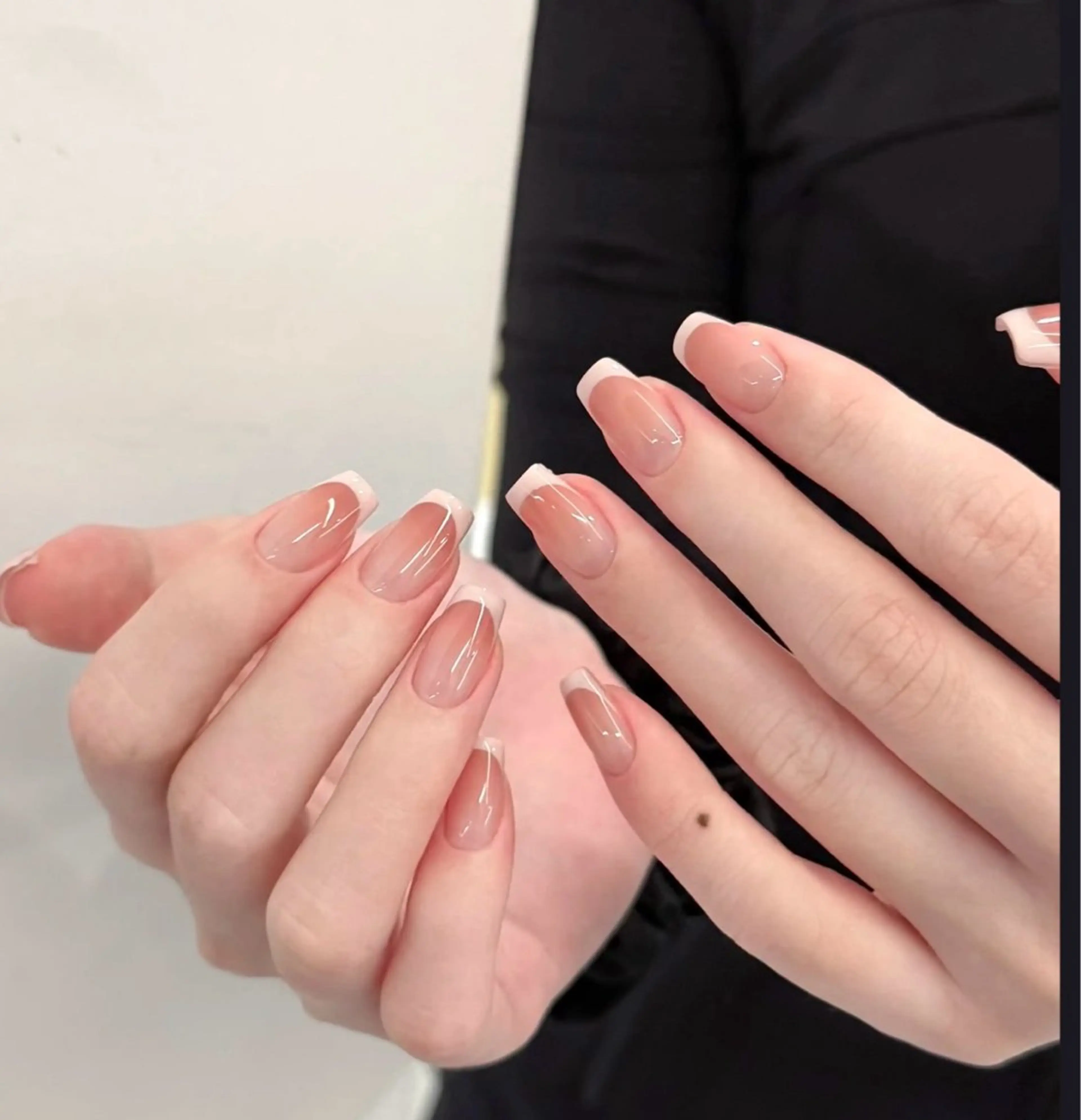 ネイル フレンチネイル ジェルネイル Nail salon Amoureuse ネイルサロン アムルーズ所属・ネイリスト ミクのネイルデザイン