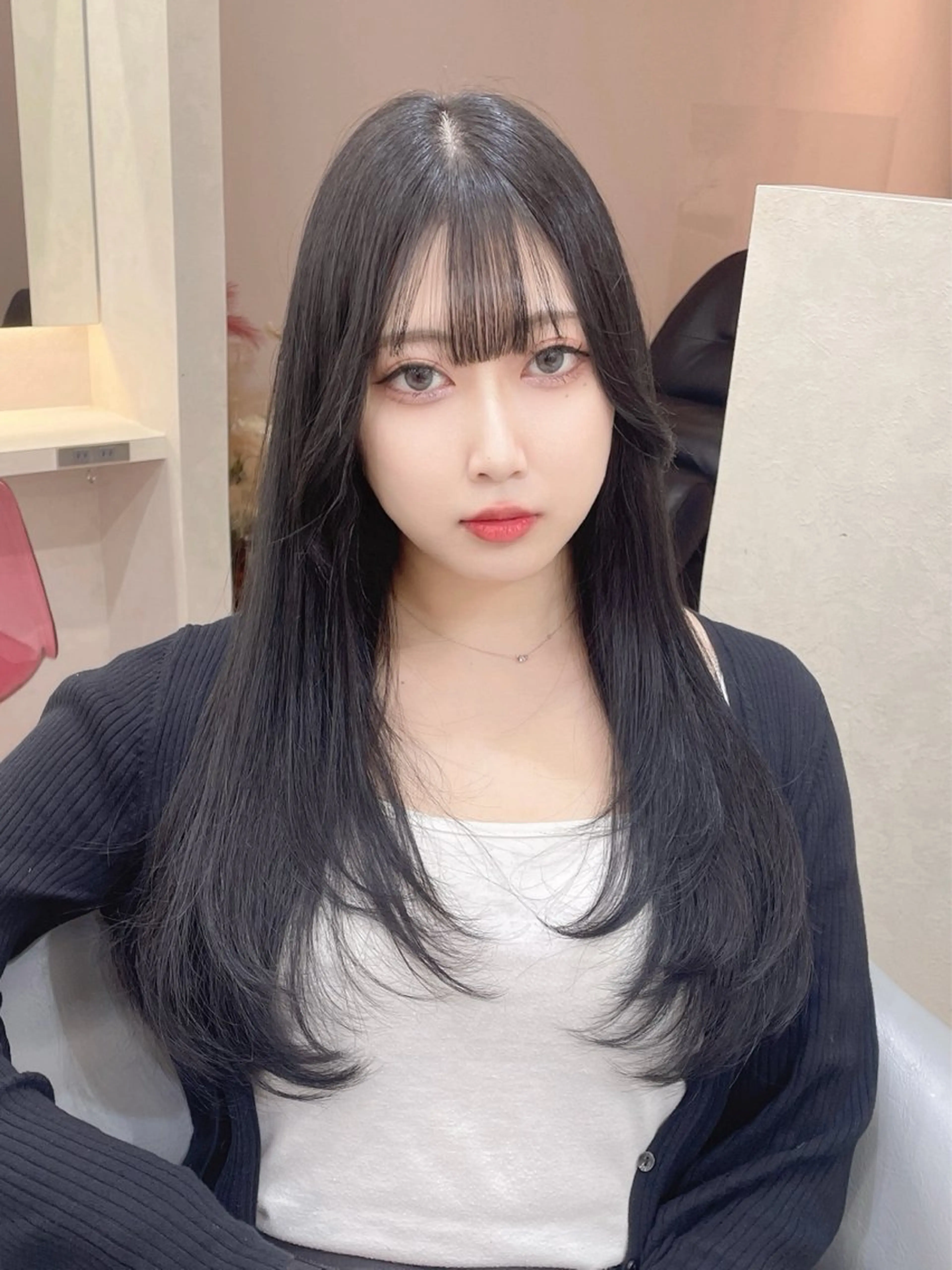 ロング カラー ヘアアレンジ 黒髪 ブルーカラー ブルーブラック 透明感カラー くびれヘア カット ヘアカラー トリートメント 渋谷/韓国/レイヤー /透明感カラー ななのヘアスタイル