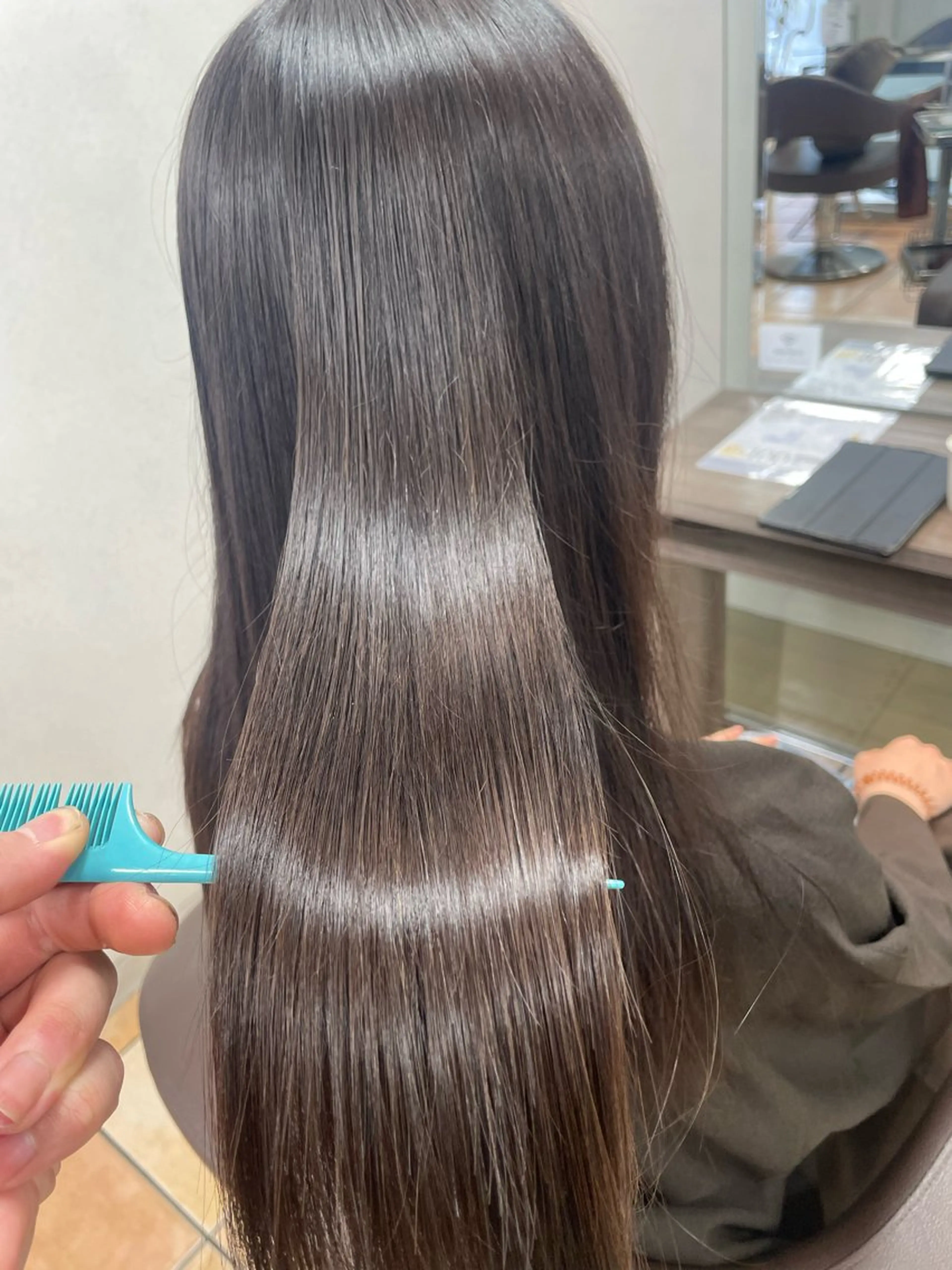 ロング 前田圭哉／ストレート ／艶髪／艶カラーのヘアスタイル