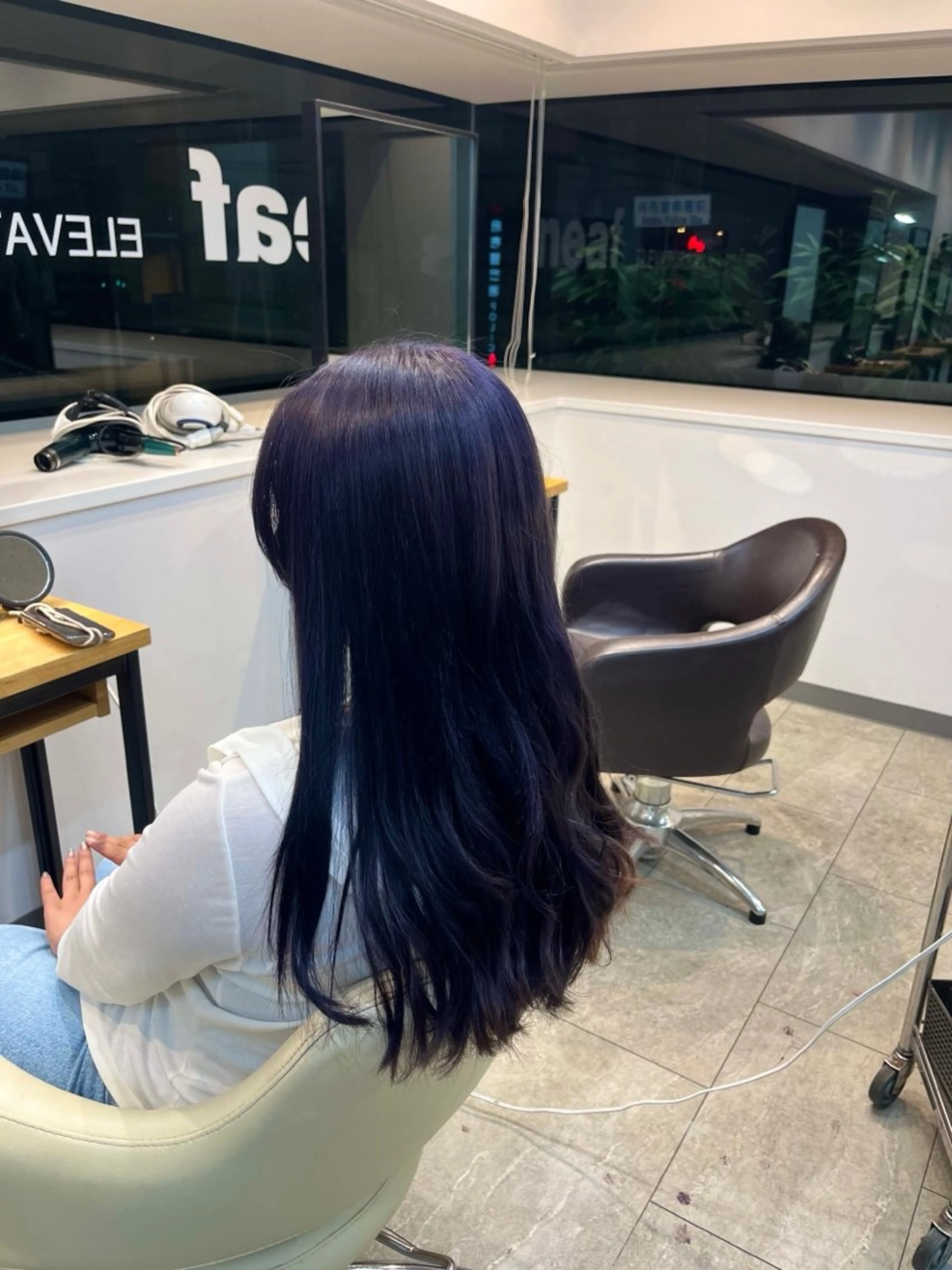 ロング パープルカラー neaf 六本木店所属・六本木🫧ハイライト 望月彩音のヘアスタイル