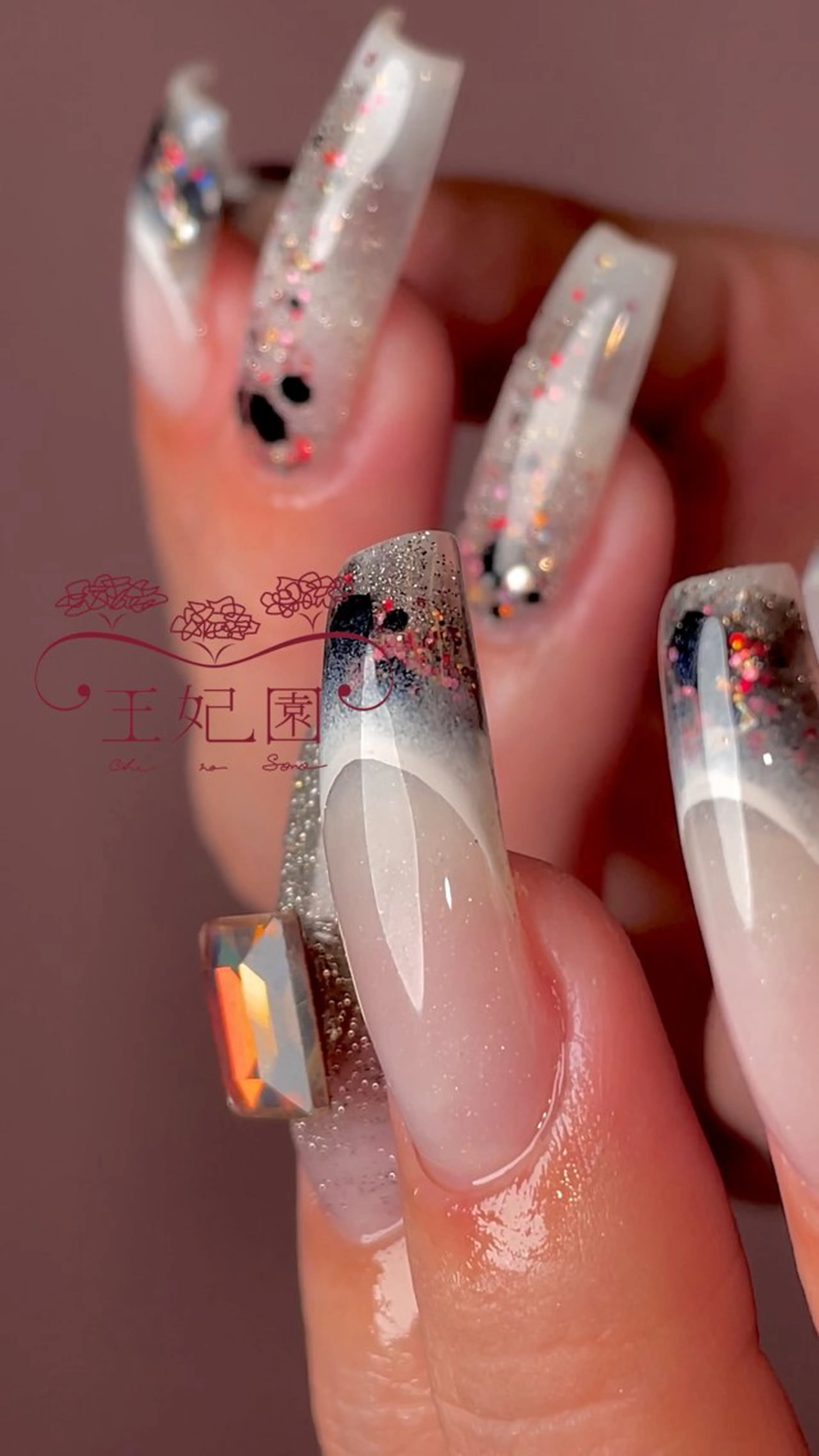 ネイル フレンチネイル ホログラムネイル ラメ(グリッター) ロングネイル ホワイト nail salon王妃の園所属・王妃の園 ohinosonoのネイルデザイン