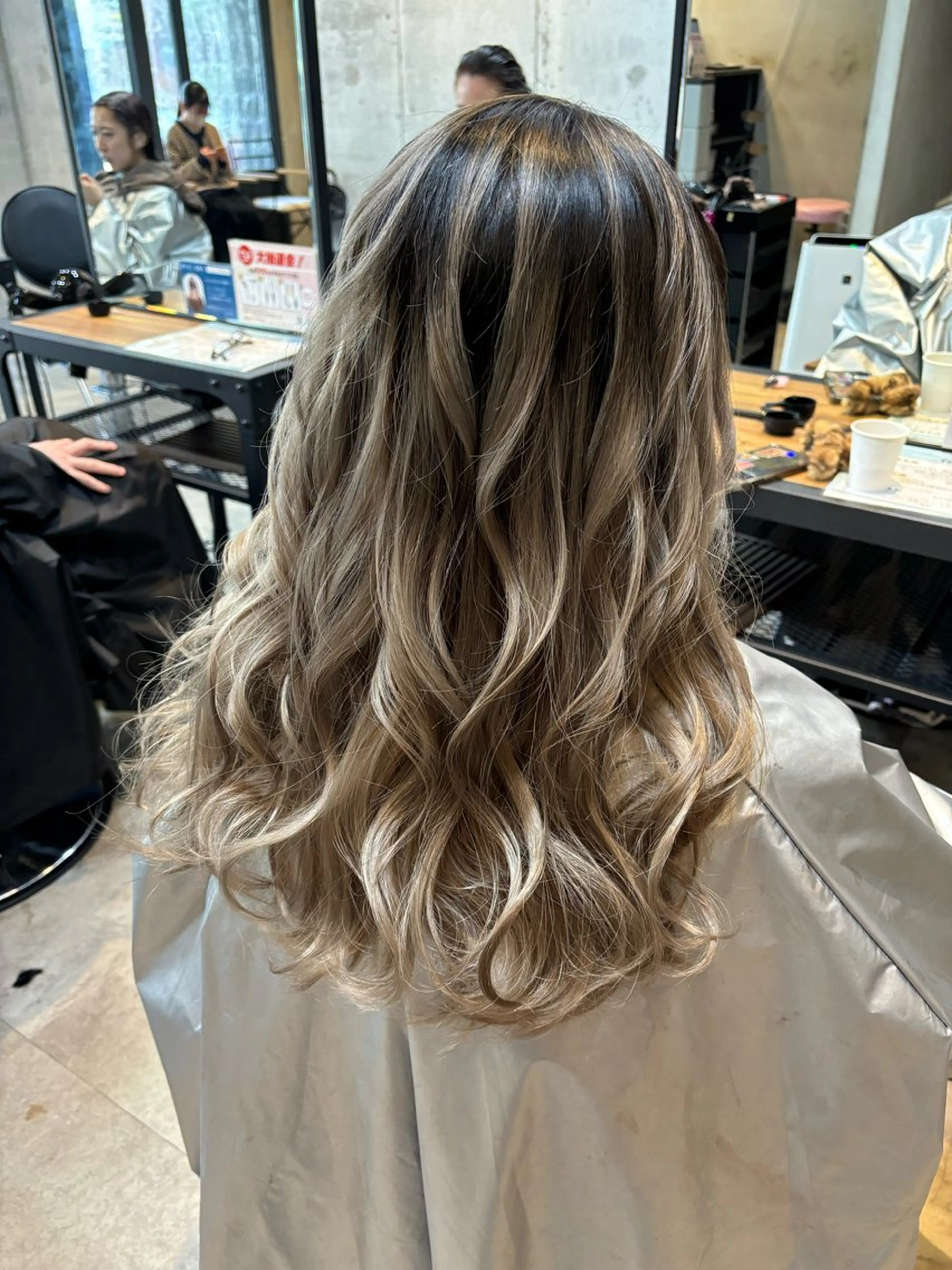 ロング レイヤーカット ヘアカラー トリートメント 山本 みきのヘアスタイル