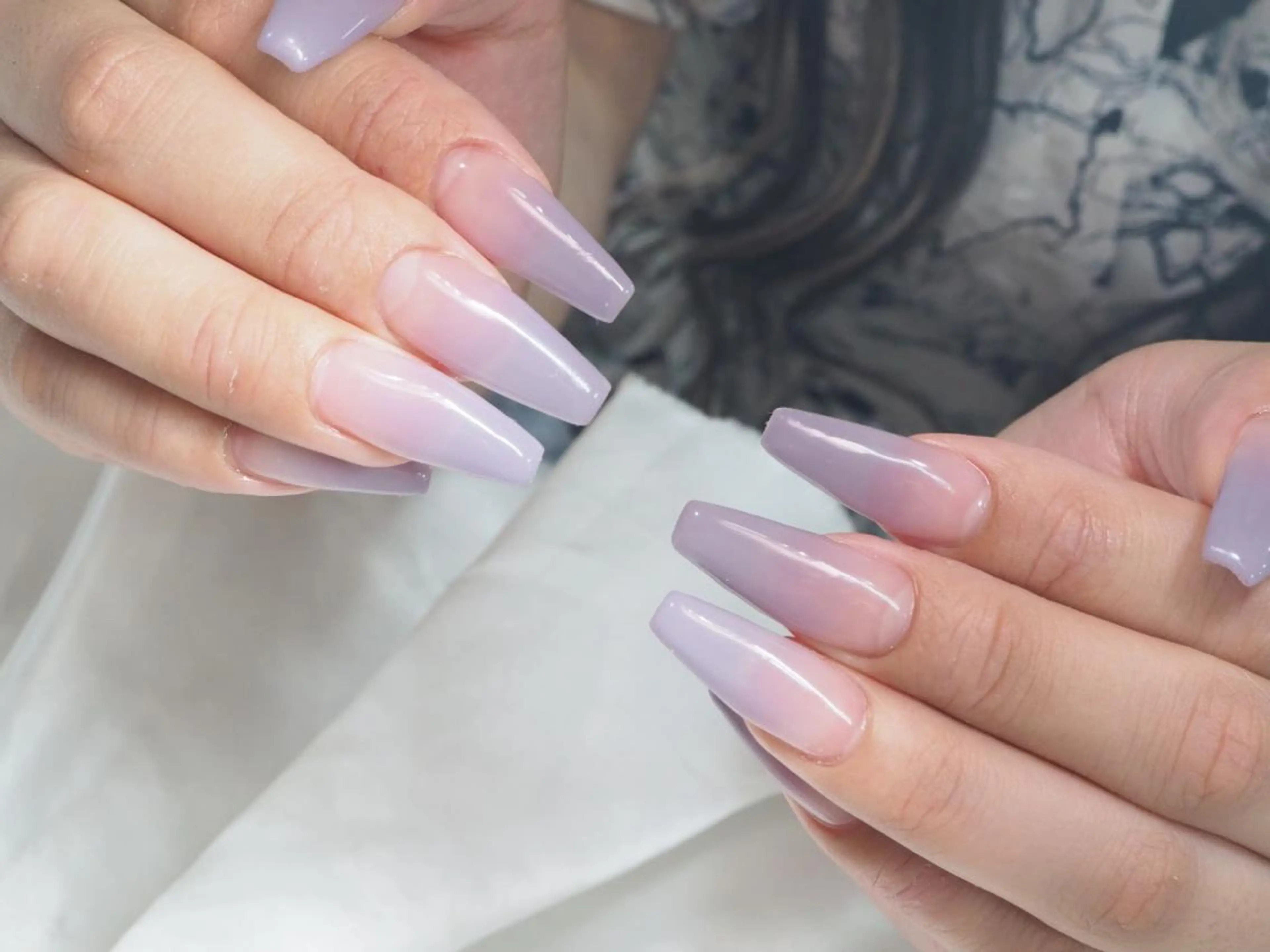 《オフ有・チップ長さ出し》ワンカラーorグラデーションの写真