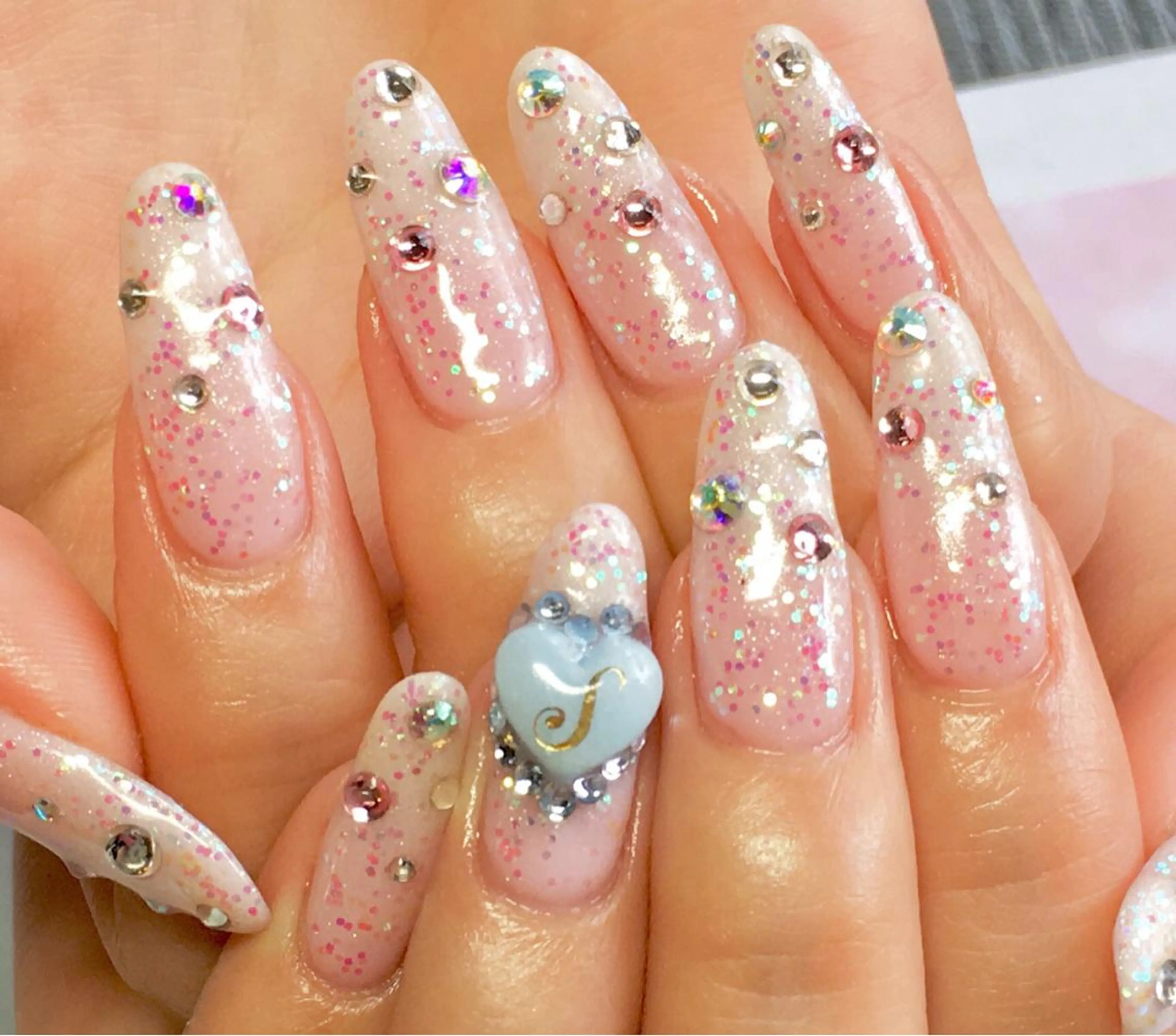 ネイル キラキラネイル アクアライズ所属・アクア ライズのネイルデザイン