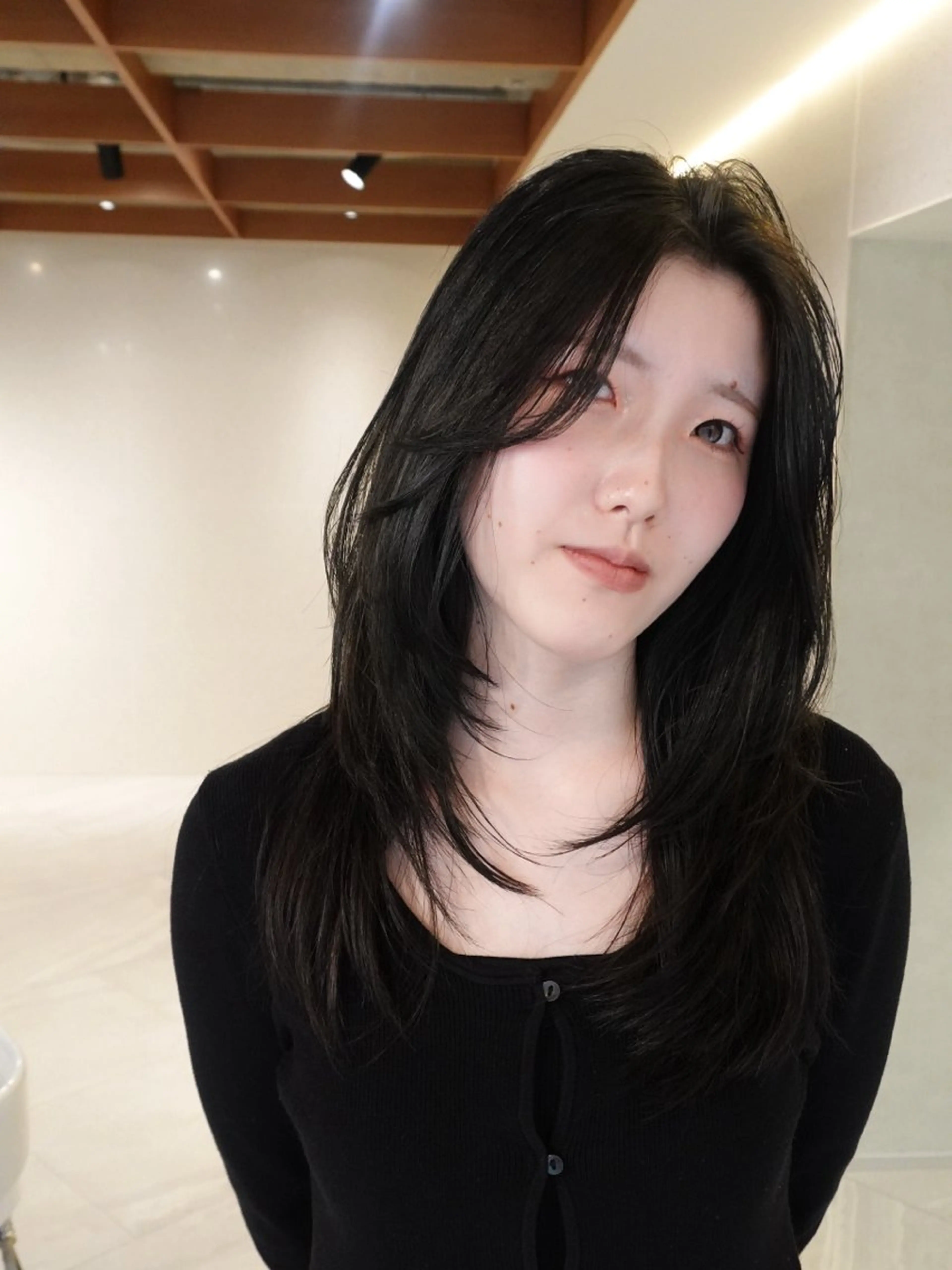 ミディアム カラー 顔周りカット レイヤーカット カット ヘアカラー トリートメント 梅田/レイヤーカット /ミルクティーカラーのヘアスタイル