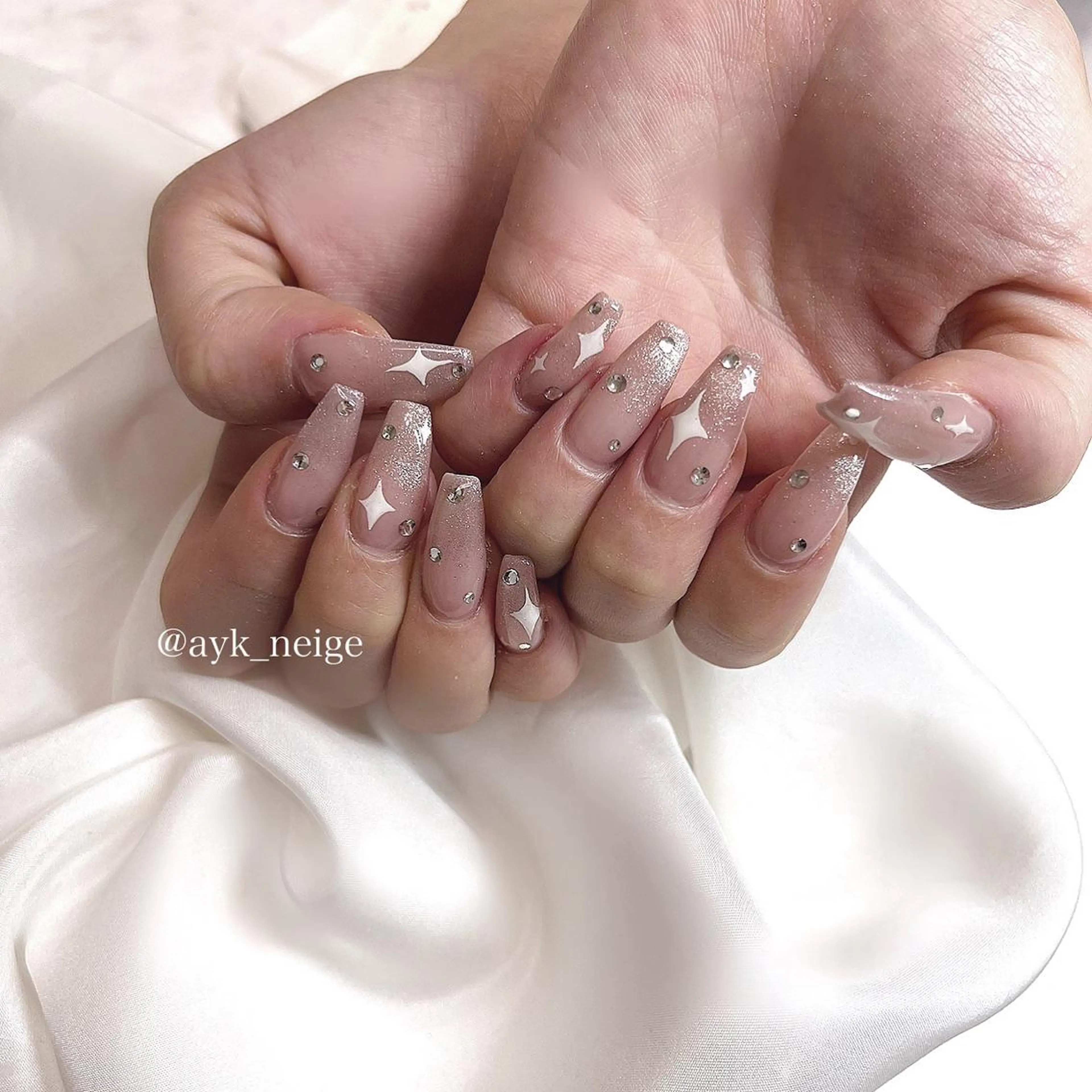 ネイル フットネイル グラデーション キラキラネイル 韓国ネイル マグネットネイル n'eige nail所属・大谷 綾香のネイルデザイン