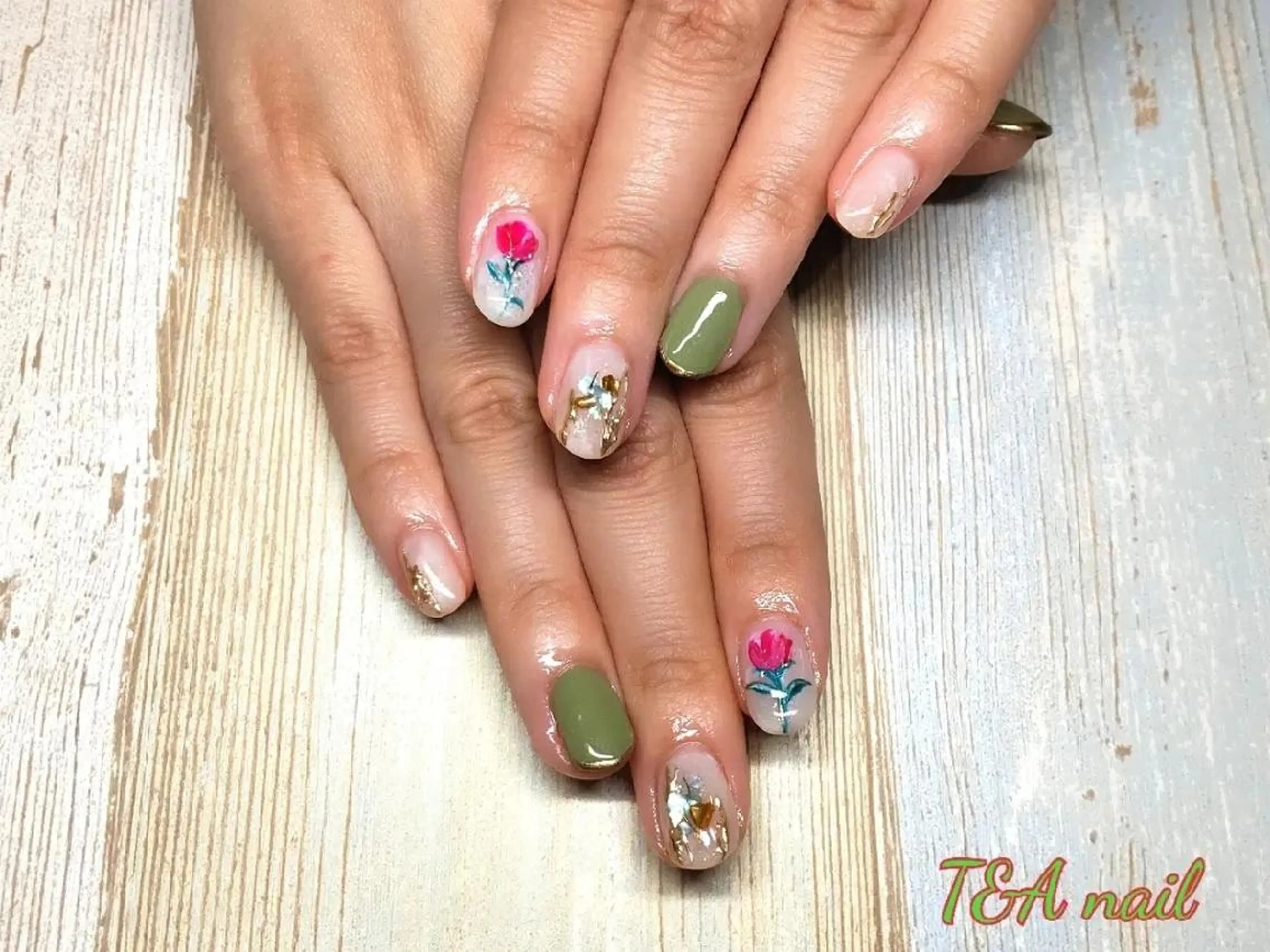 ミディアム ネイル フラワーネイル ジェルネイル キラキラネイル ニュアンスネイル ピスタチオネイル ハンドネイル T&A nailのネイルデザイン