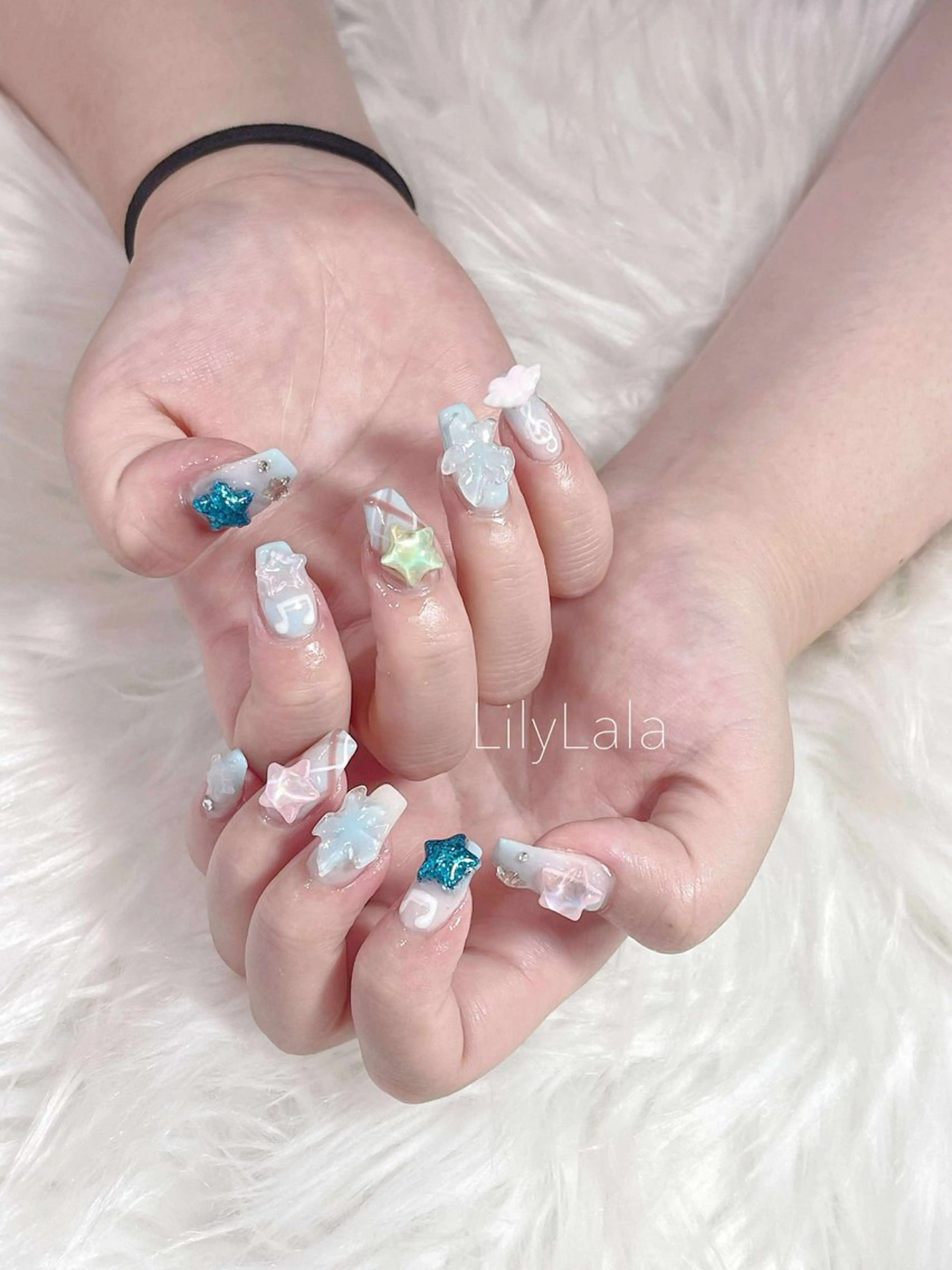 ネイル オーロラネイル クリアネイル フラッシュネイル ジェルネイル グラデーション ハンドネイル LilyLala Nailsalonのネイルデザイン