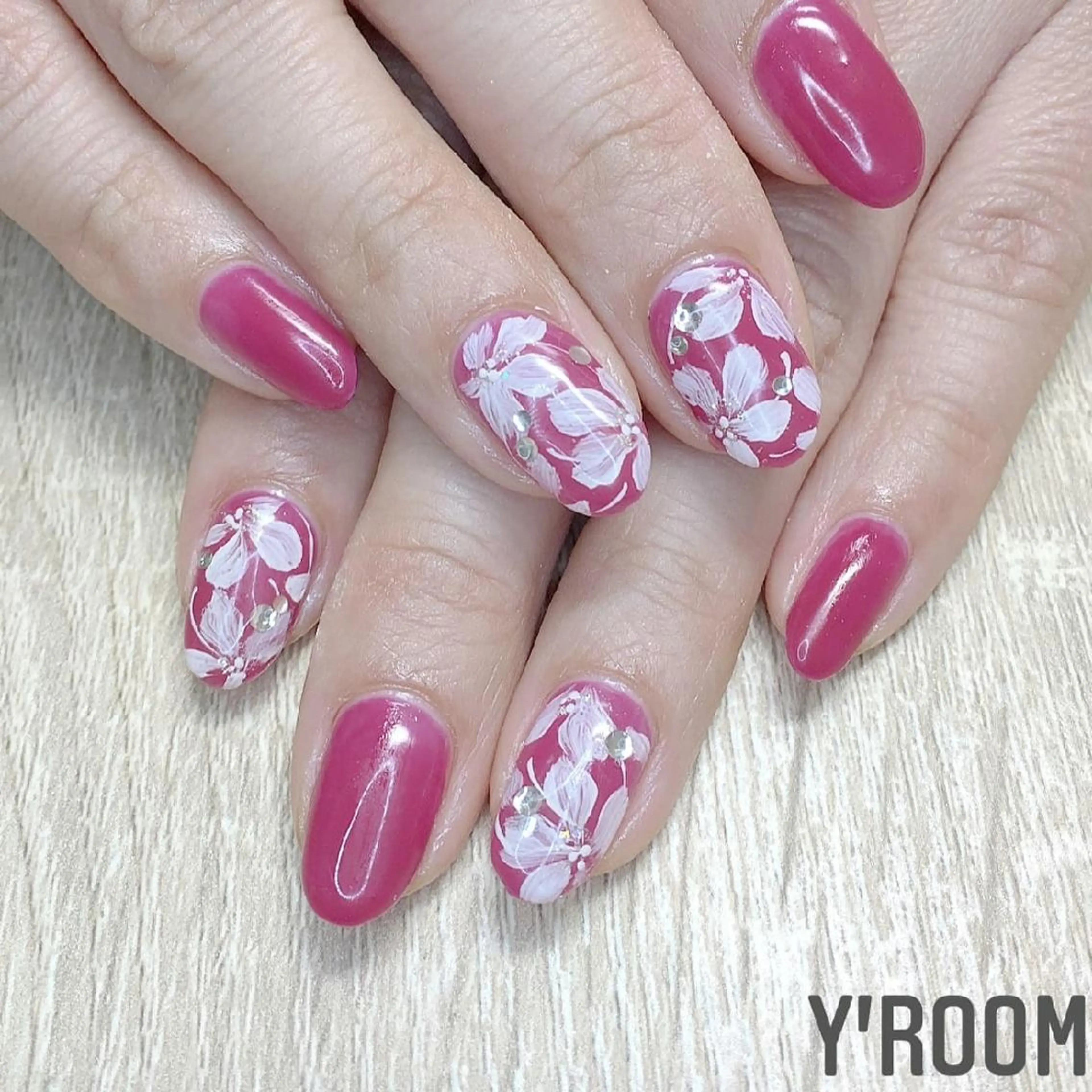 ネイル オーロラネイル フラッシュネイル ジェルネイル 氷ネイル・うるうるネイル マグネットネイル YUKA （ネイリスト）のネイルデザイン