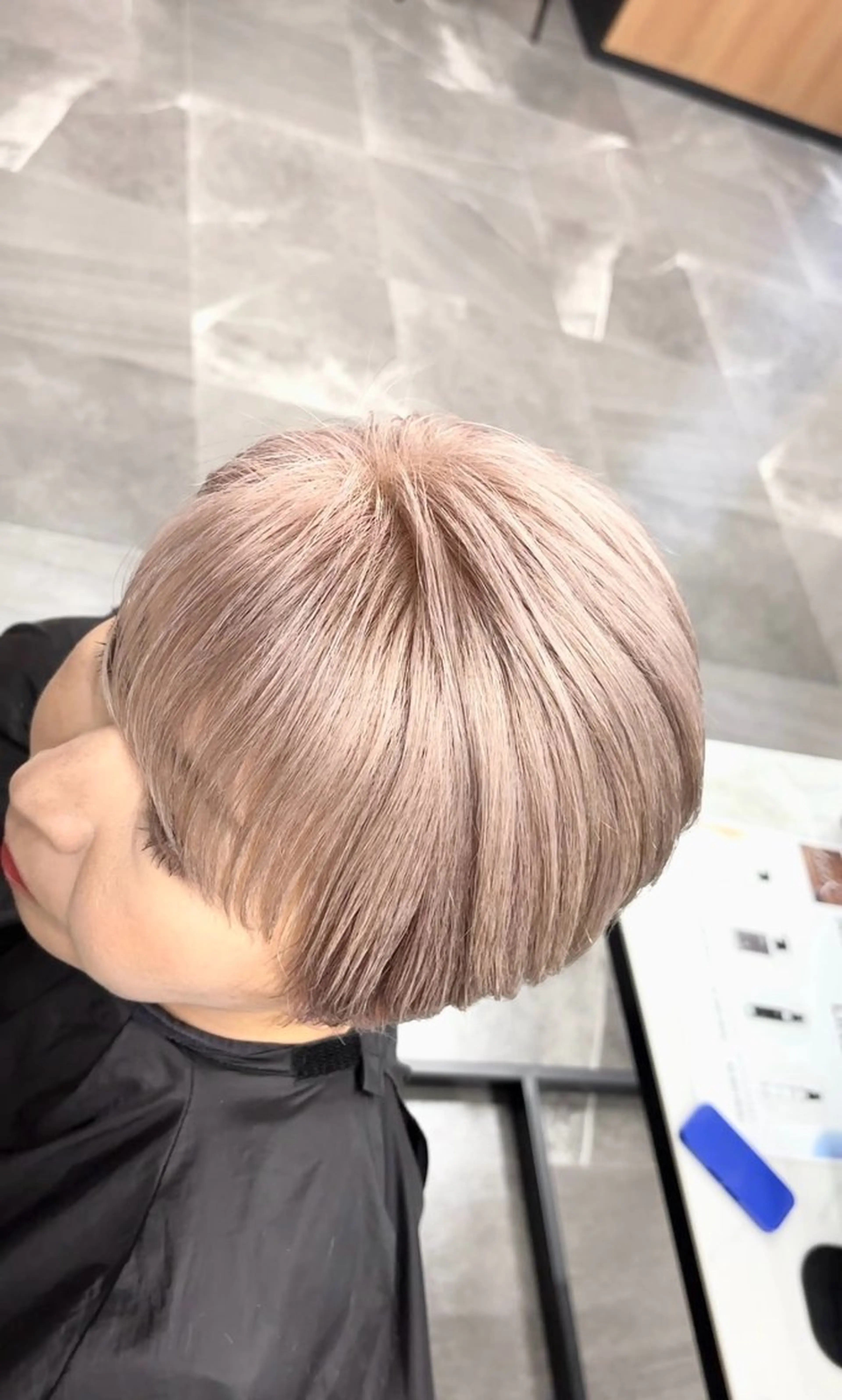 ショート カラー ベージュカラー ハイトーンカラー ホワイトベージュ カット ヘアカラー ギャルの革命児 秀斗のヘアスタイル