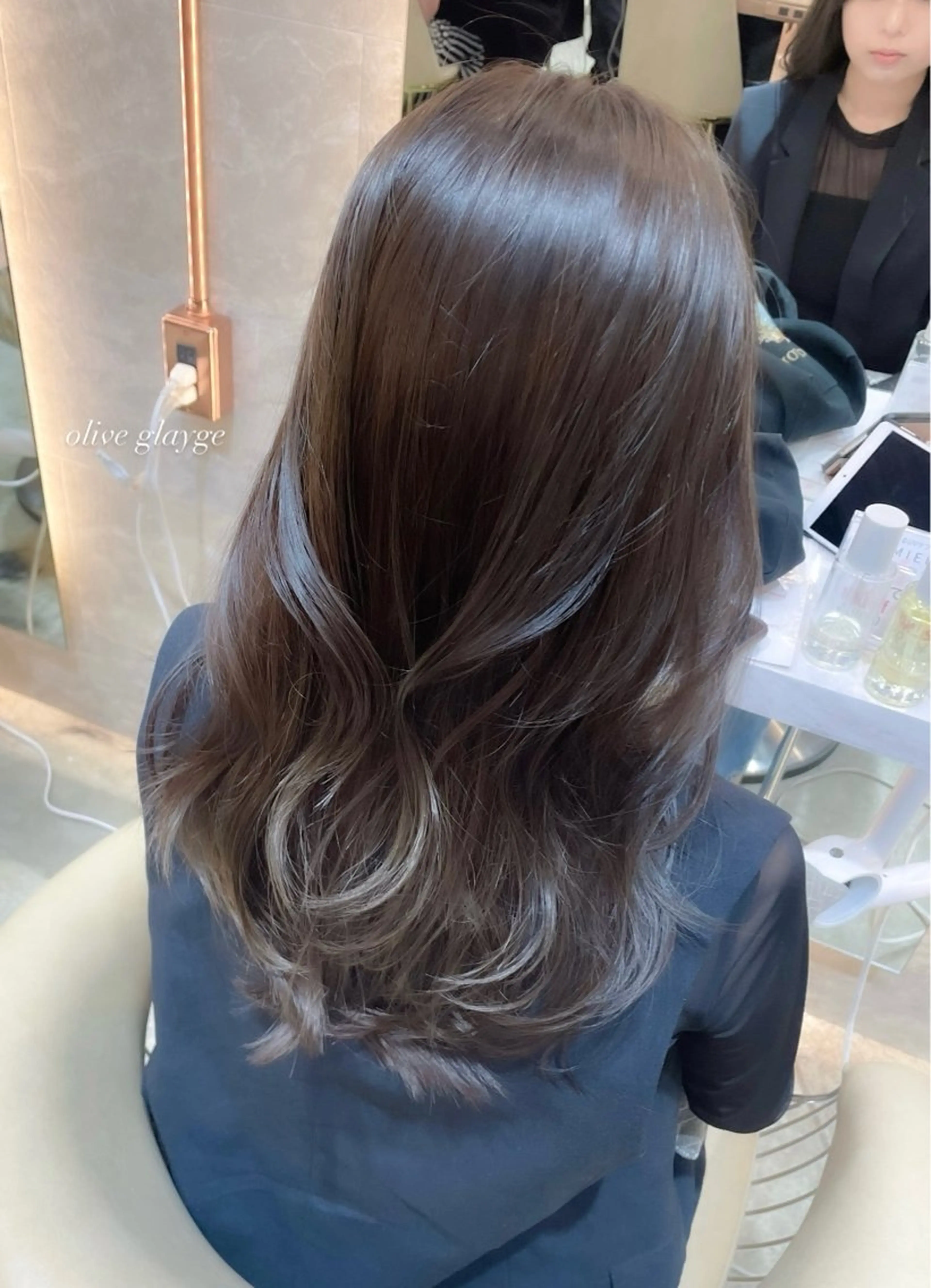 セミロング カラー カット ヘアカラー トリートメント 透明感カラー／韓国 レイヤーmomokaのヘアスタイル