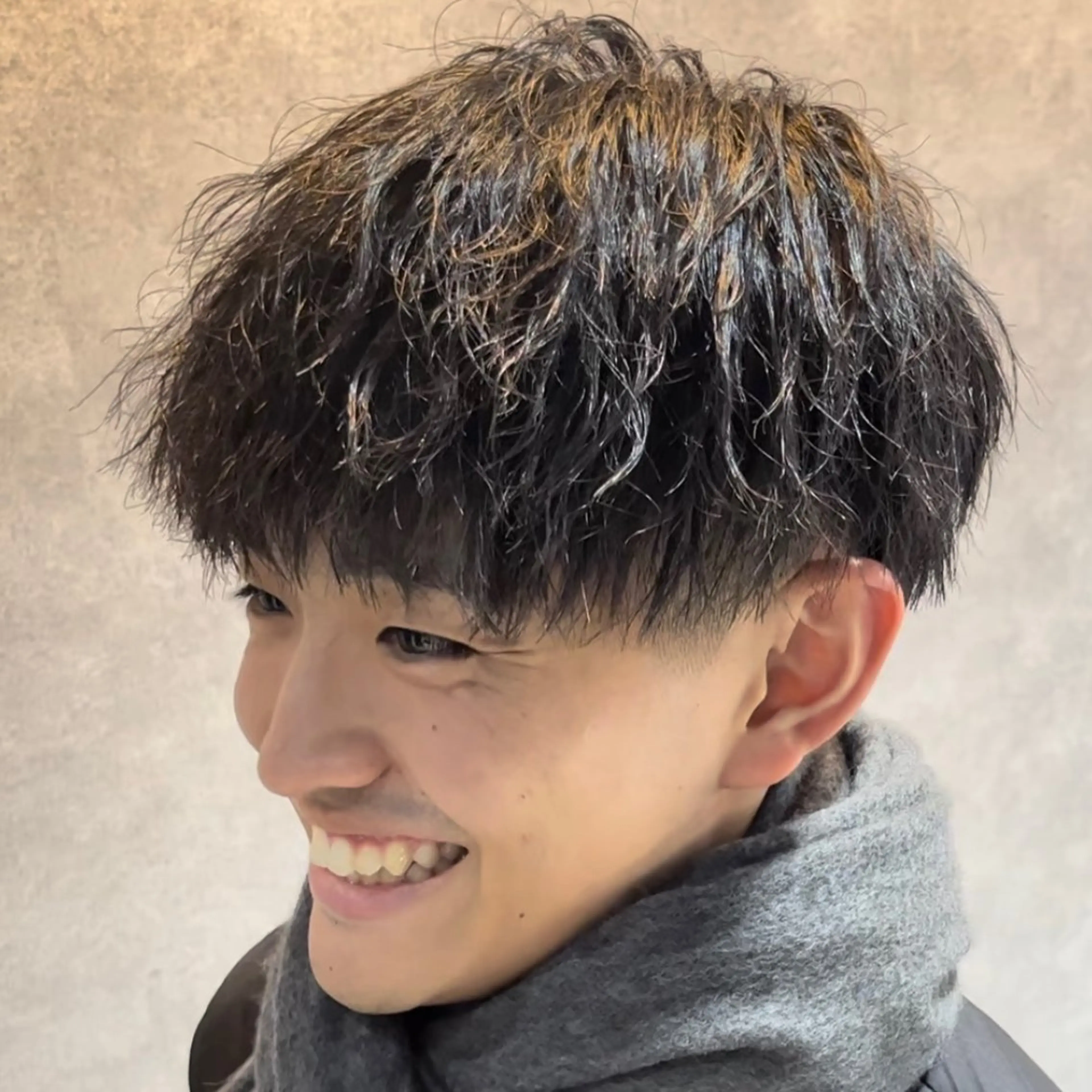 ショート カラー パーマ メンズ カット パーマ ヘッドスパ ヘアセット センターパート マスターかずまのヘアスタイル