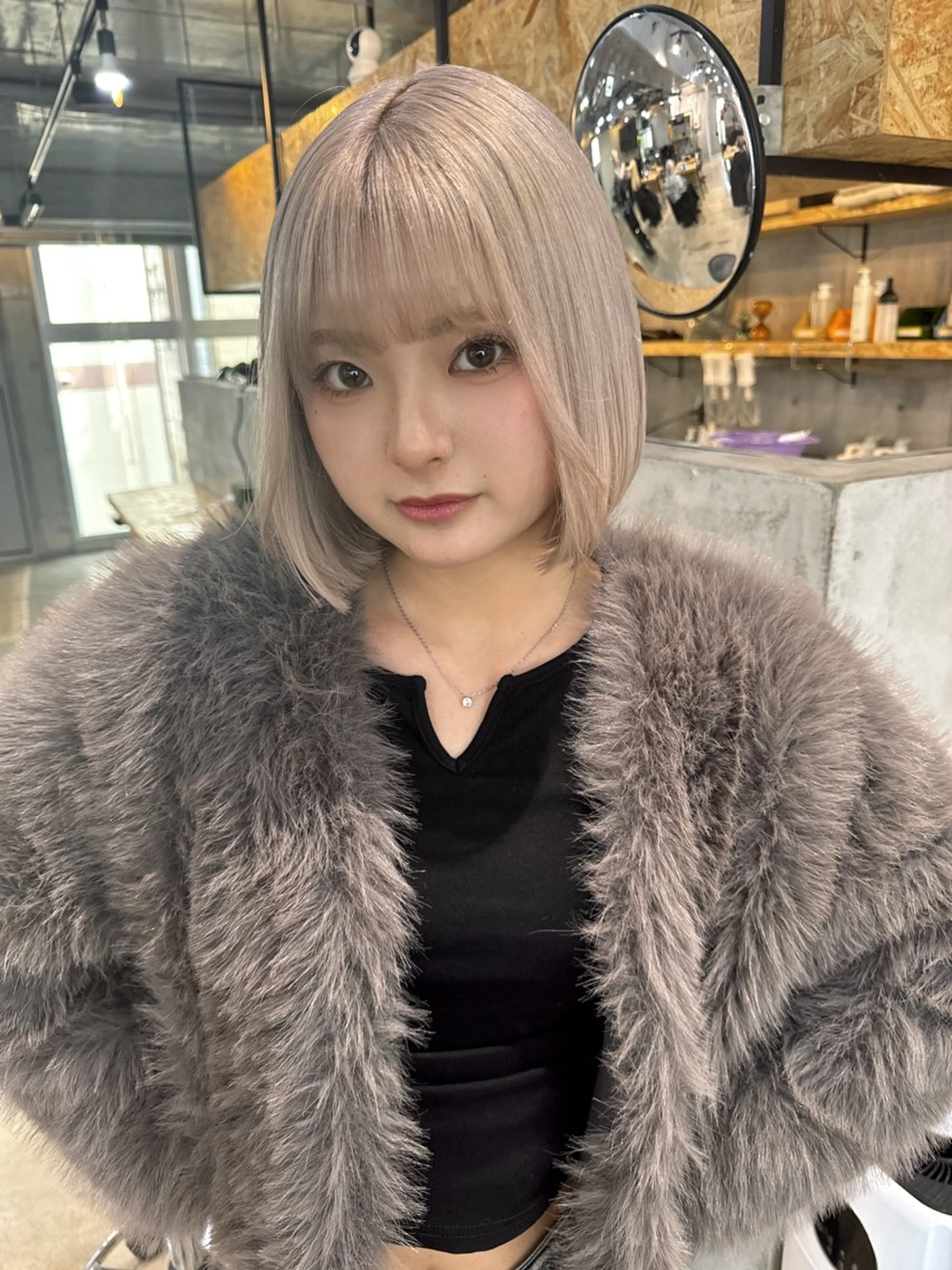 ミディアム カラー ベージュカラー ホワイトベージュ ボブ 💍絶対に可愛く💍 履歴修正SAKI🐰のヘアスタイル