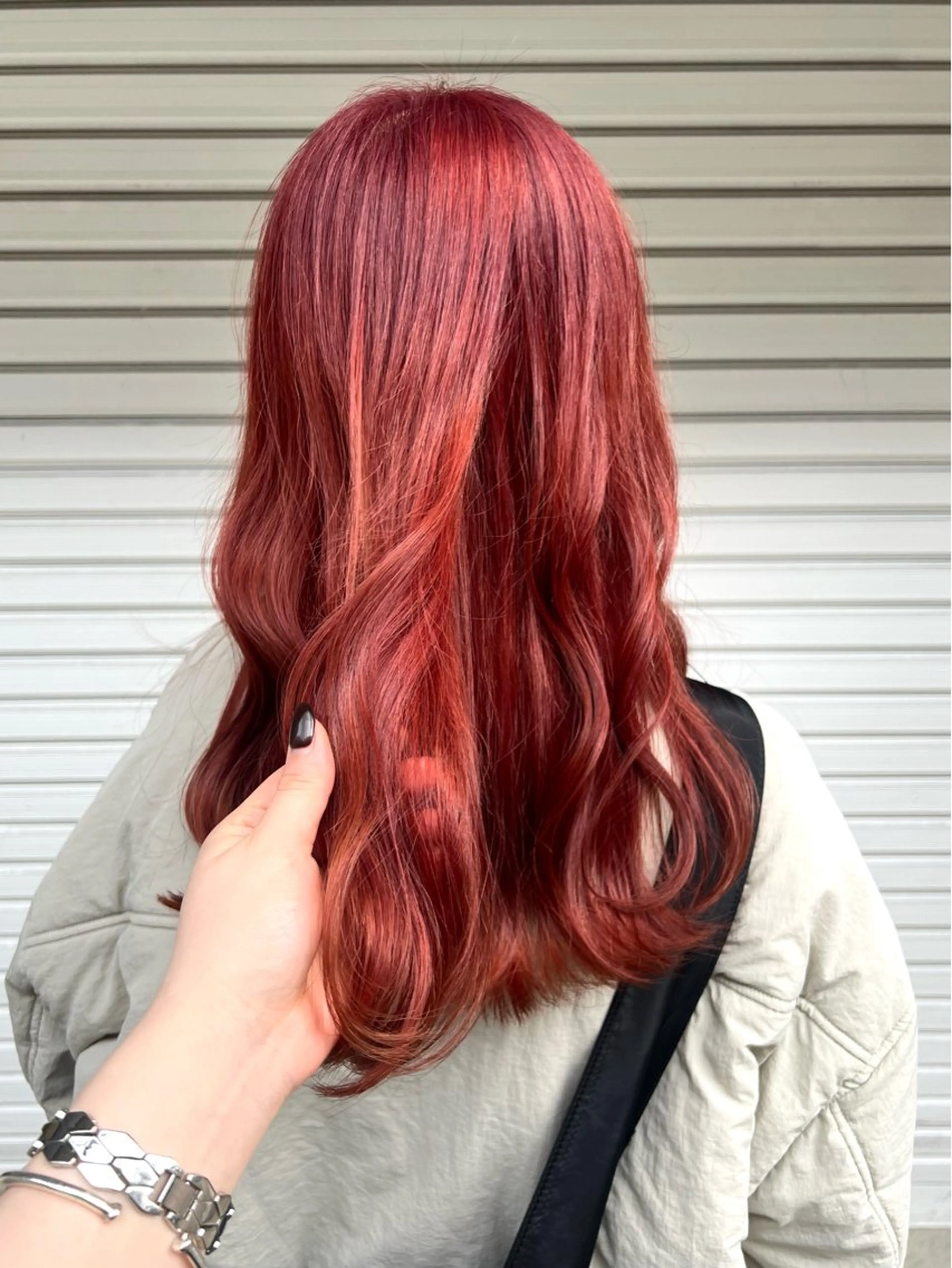 ミディアム INORI /フェイスレイヤーのヘアスタイル