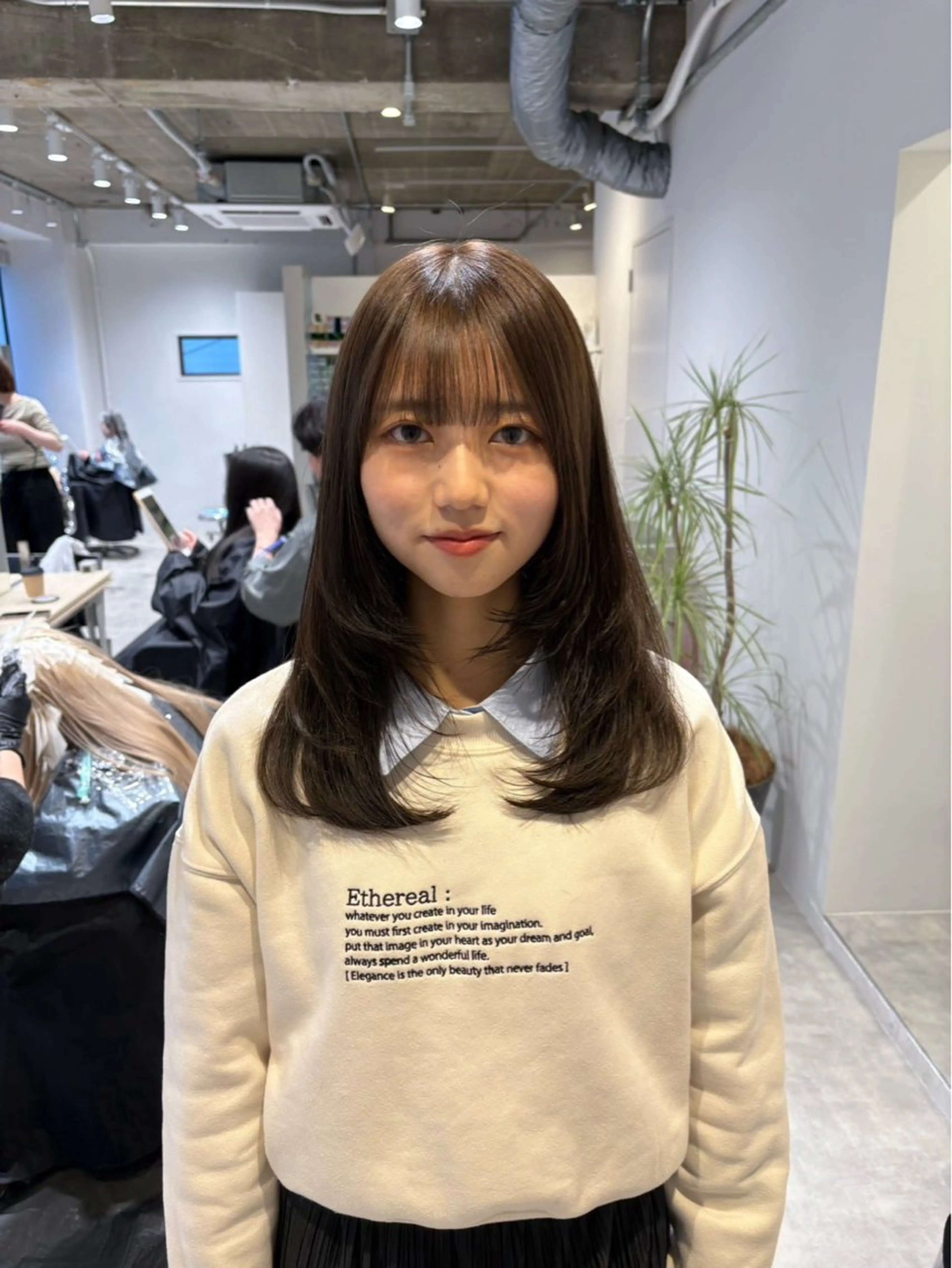 セミロング レイヤーカット LOREN＋透明感 オリーブhirokoのヘアスタイル