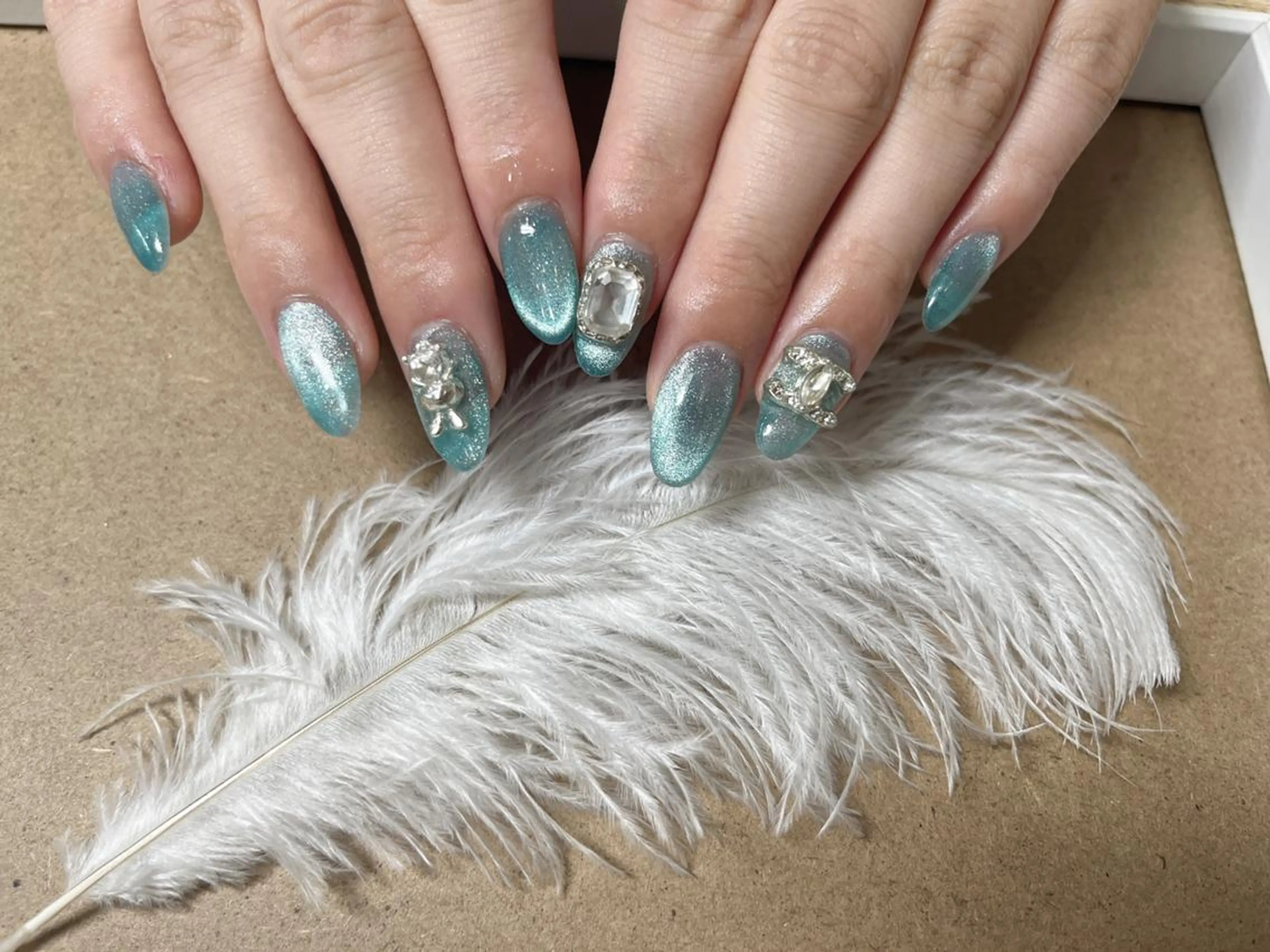 ネイル フットネイル フレンチネイル ガラスフレンチ 韓国ネイル マグネットネイル AB マツエクネイルサロンのネイルデザイン