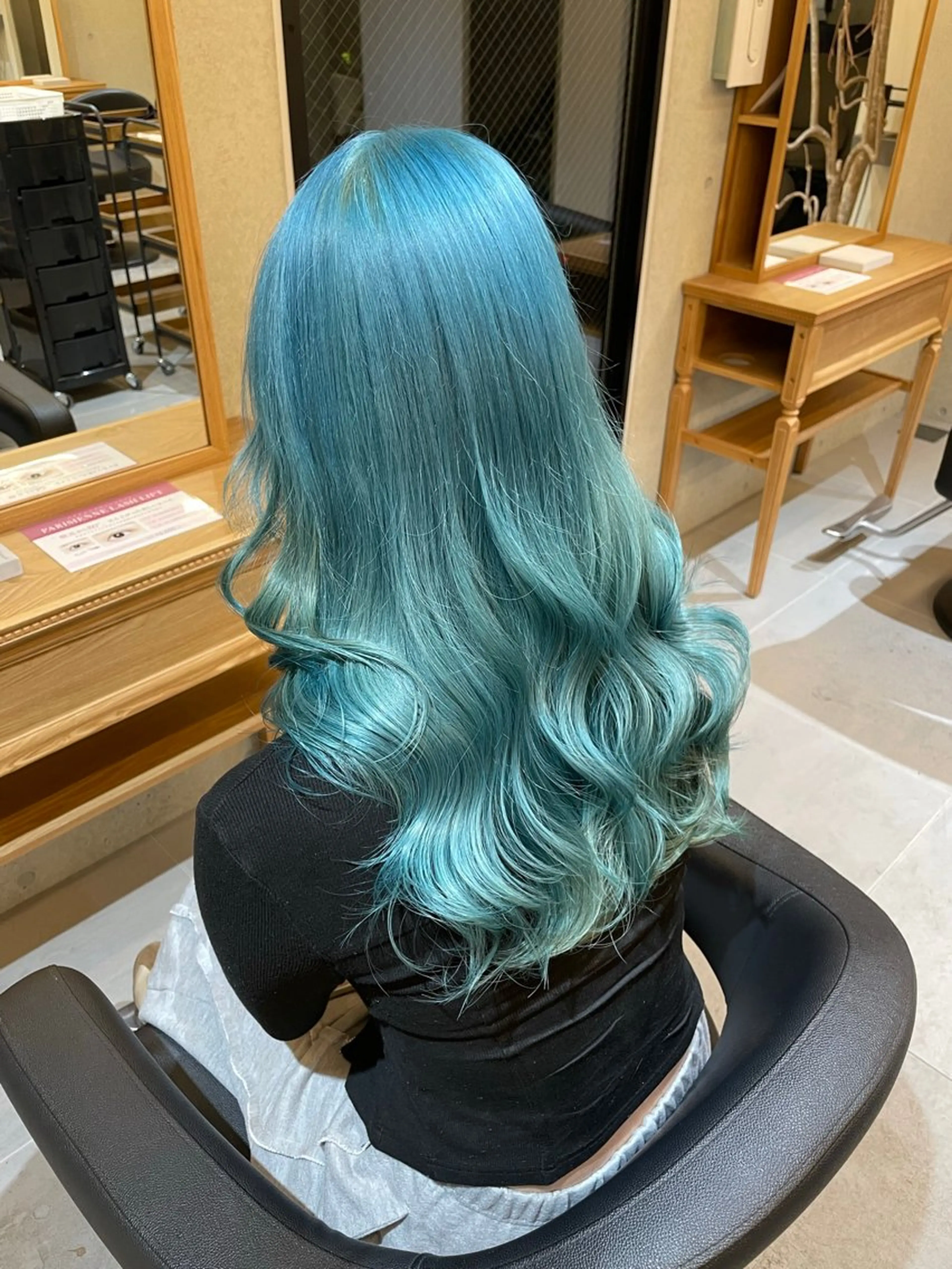 ロング カラー ブリーチ ケアブリーチ エメラルドグリーン ハイトーンカラー ヘアカラー トリートメント 羽田翔大/ブリーチ/ ボブカット/店長のヘアスタイル