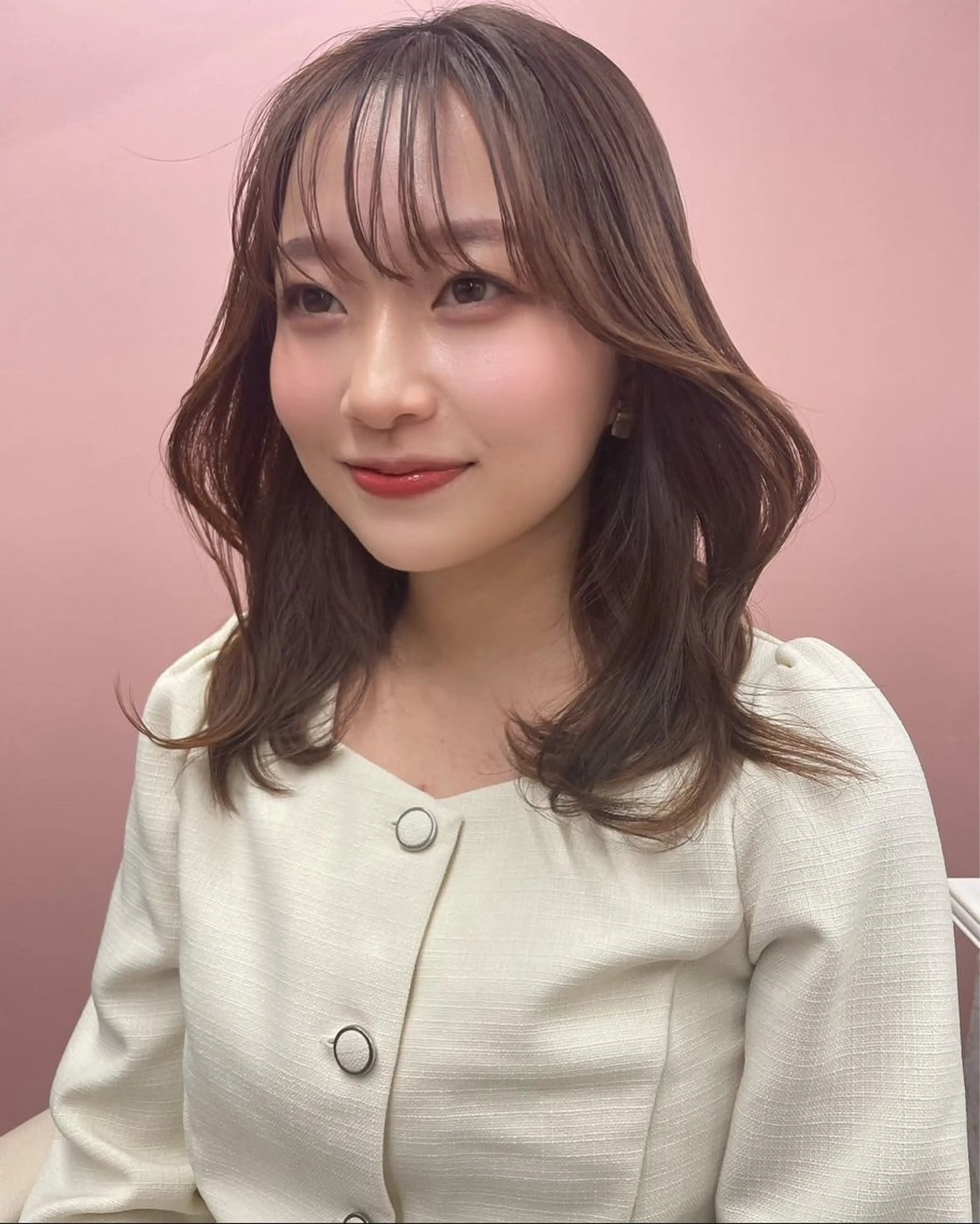 ミディアム レイヤーカット 韓国ヘア×髪質改善 縮毛矯正のヘアスタイル