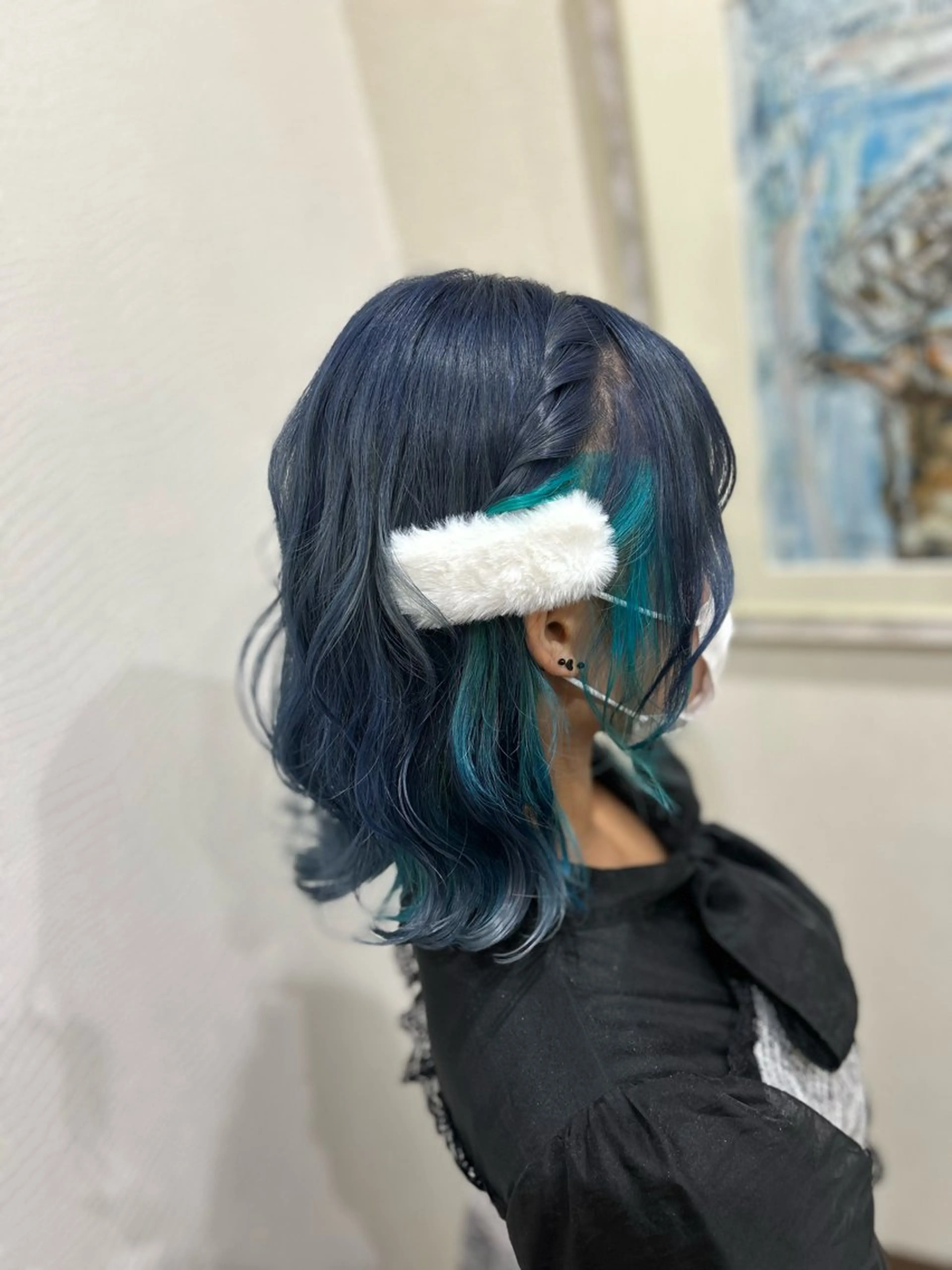 ミディアム カラー アクアカラー ブリーチ ブルーカラー 透明感カラー インナーカラー カット ヘアカラー Morpho Hair Product所属・井上 花音のヘアスタイル