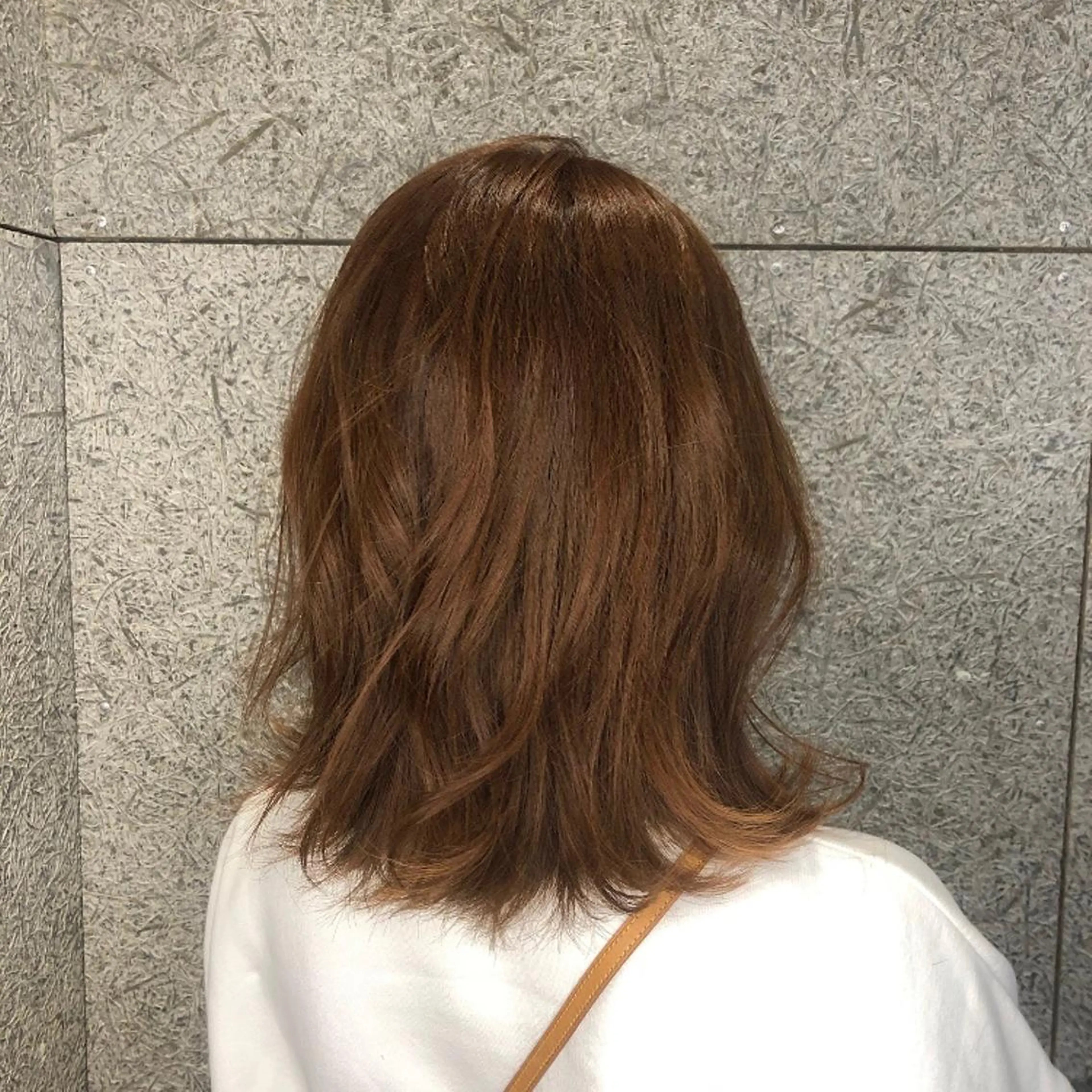 セミロング カラー ベージュカラー オレンジ オレンジベージュ 外ハネヘア カット ヘアカラー トリートメント カトウ ユウカのヘアスタイル