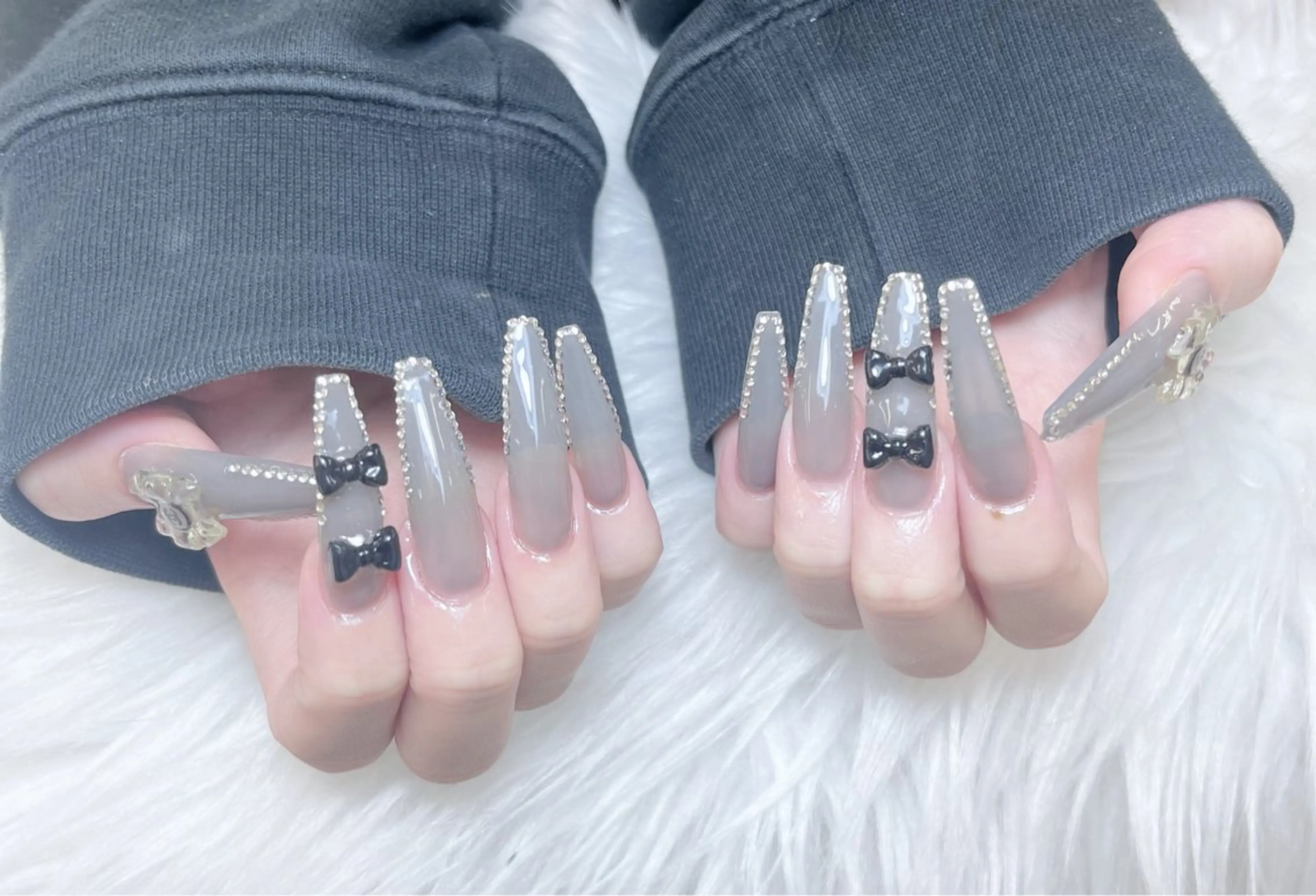 ネイル 成人式 ロングネイル マグネットネイル 大理石ネイル(マーブル) リボン ハンドネイル Amee Nail Salonのネイルデザイン